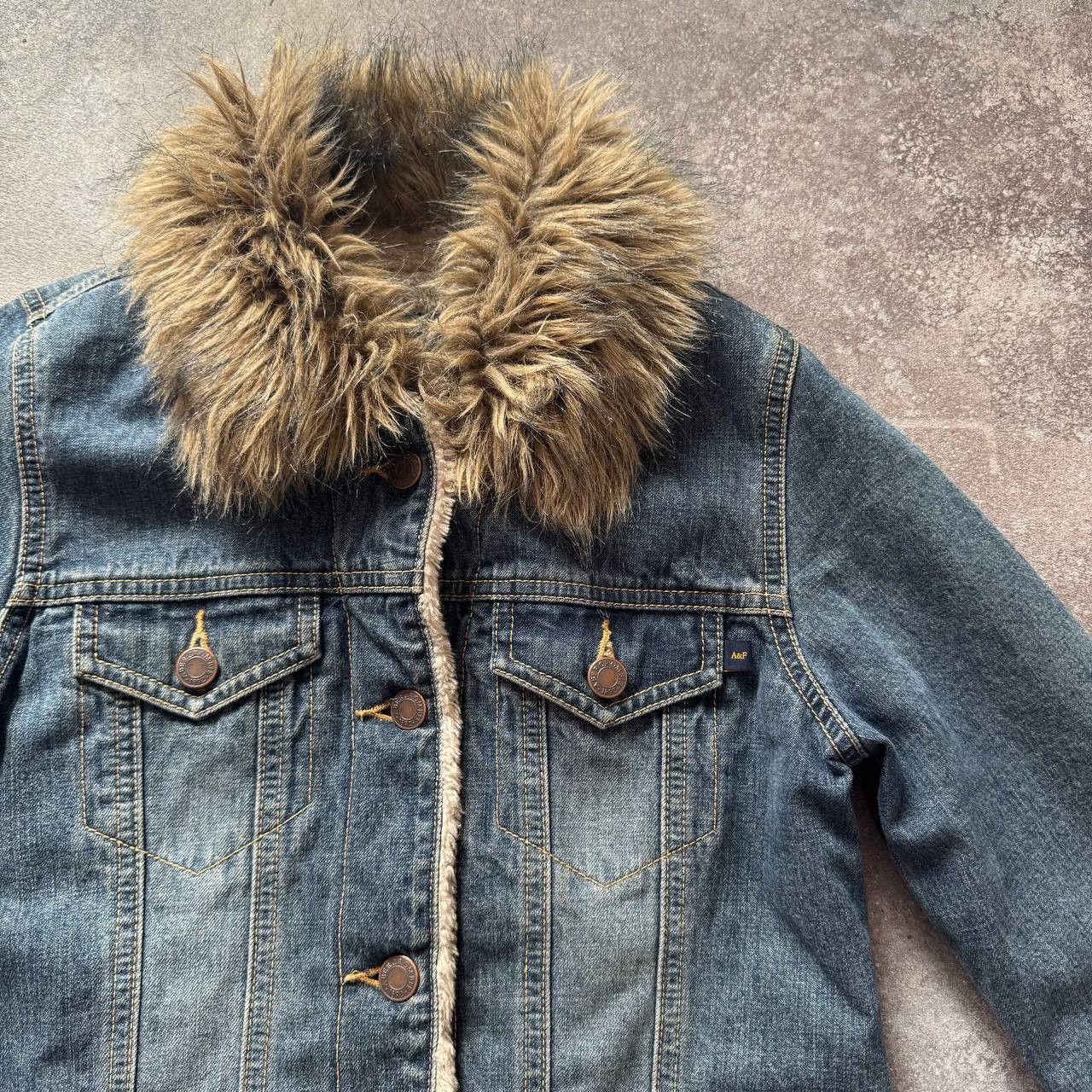 Abercrombie & Fitch Abercombie & Fitch Vintage Faux Fur Denim Jacket Size S / US 4 / IT 40 - 9 Thumbnail