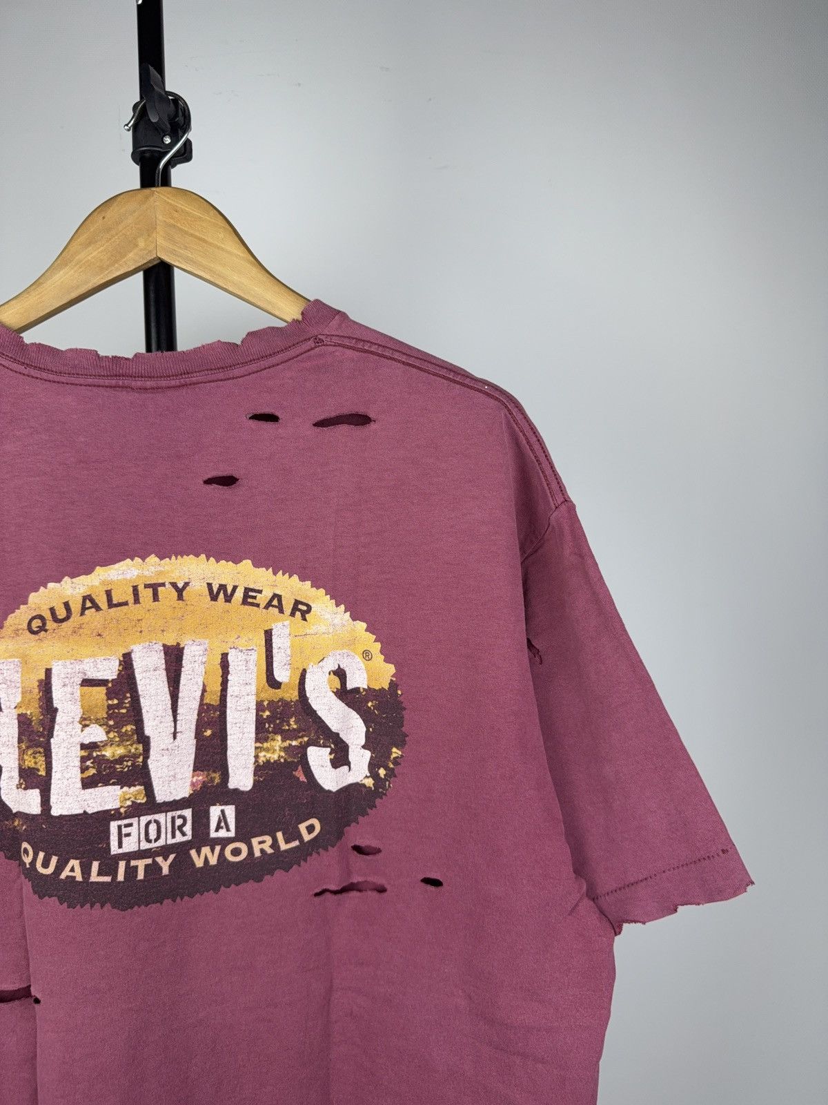 Levi's Vintage Clothing Vintage 90s Retro Levi’s Distressed Faded Tee shirt Size US L / EU 52-54 / 3 - 10 Thumbnail