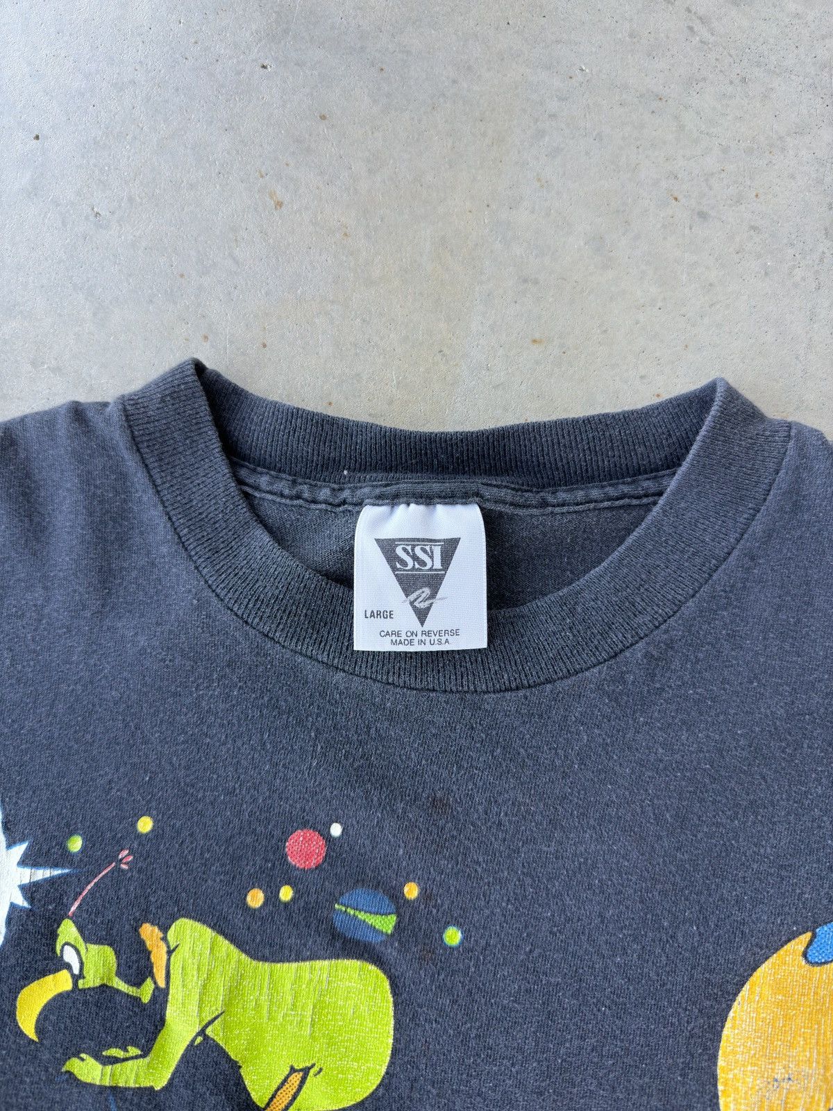 Vintage Vintage 1993 Marvin the Martian Spaceship Aop T Shirt Size US L / EU 52-54 / 3 - 5 Thumbnail