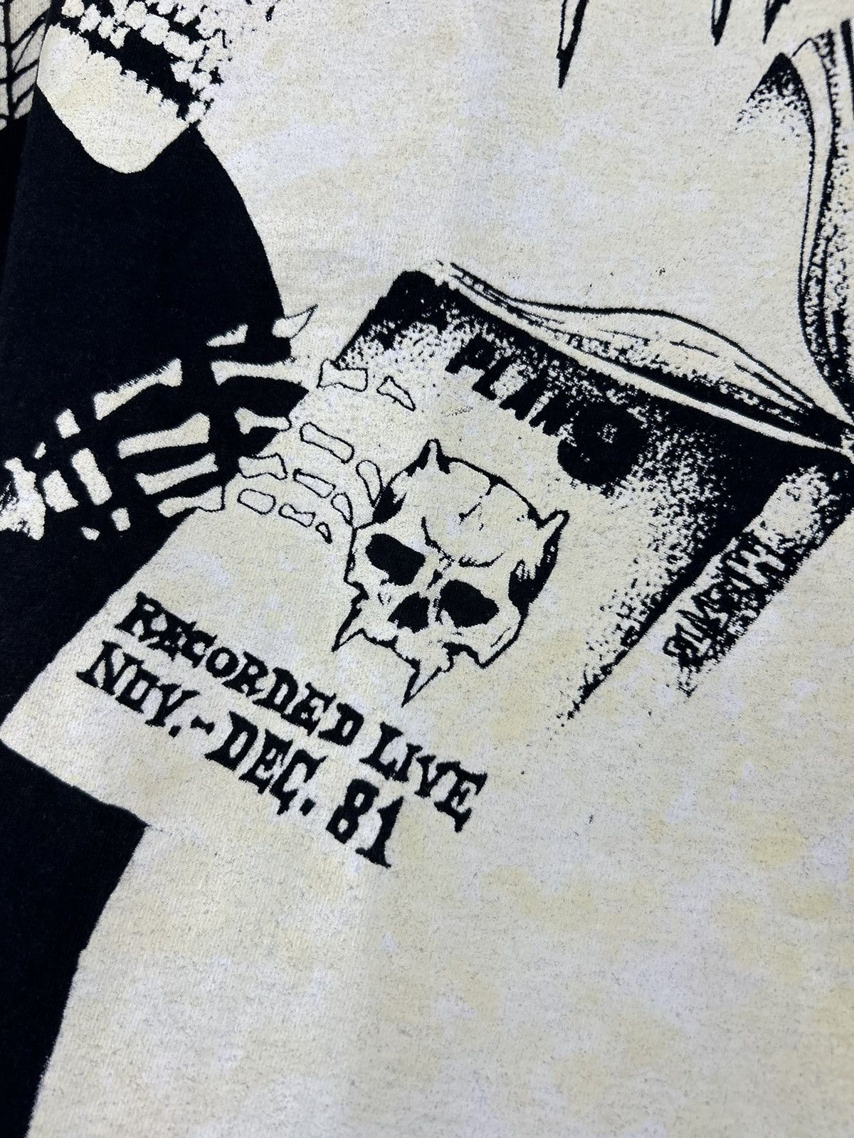 Band Tees Vintage 2005 Misfits Evilive Fangs Euro Promo T Shirt Size US XL / EU 56 / 4 - 13 Thumbnail