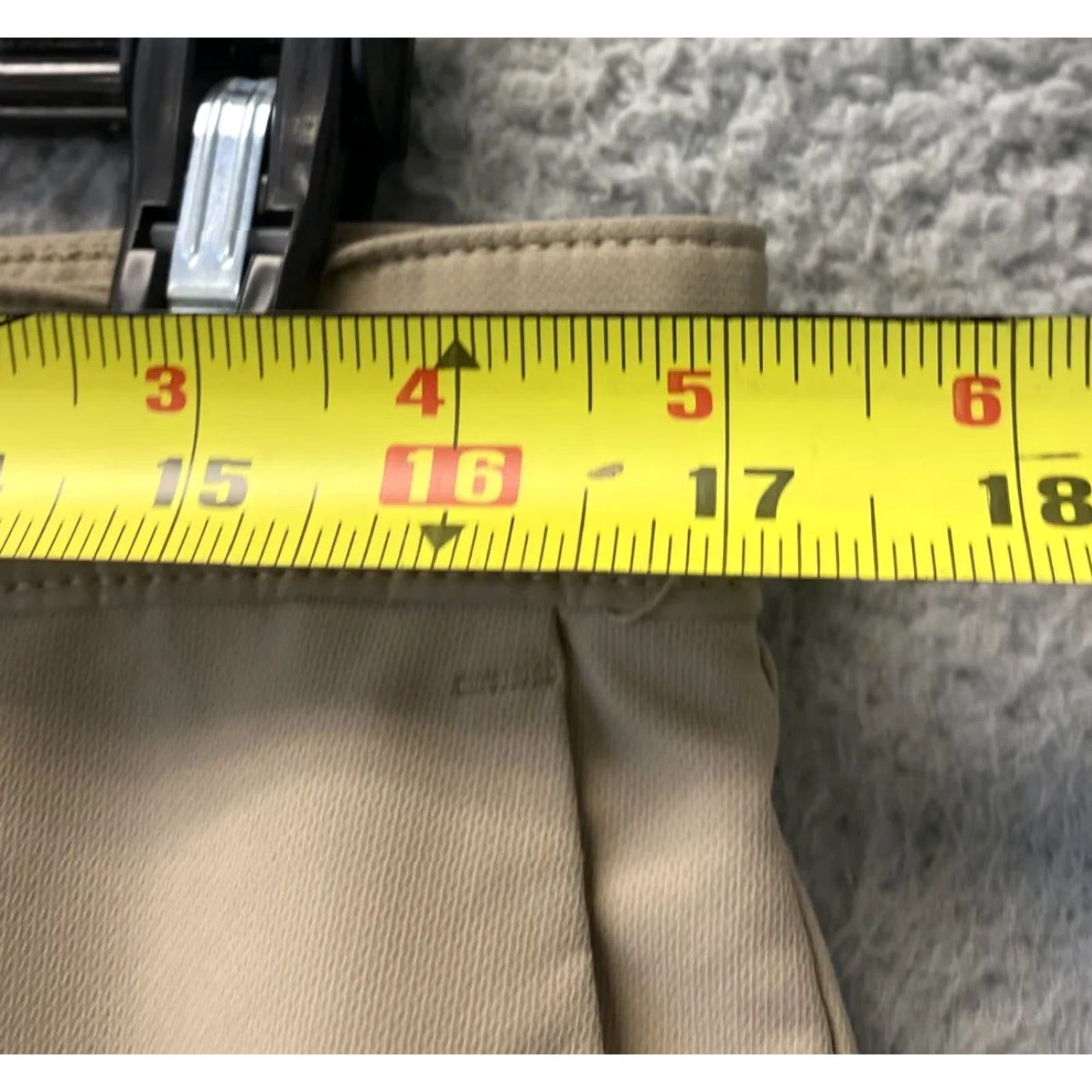Banana Republic Banana Republic Golf Pants Mens 34X31 Beige Lightweight Comfort Performance Size US 34 / EU 50 - 4 Thumbnail