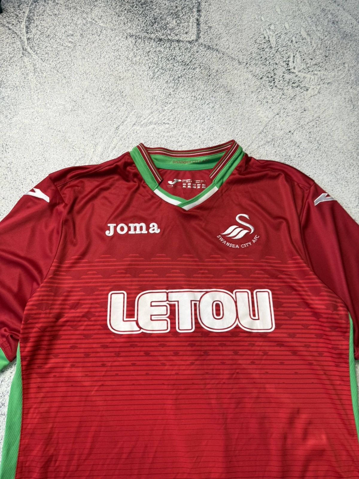 Vintage Mens FC SWANSEA CITY #7 Britton 2017 SOCCER FOOTBALL JERSEY Size US XL / EU 56 / 4 - 5 Thumbnail