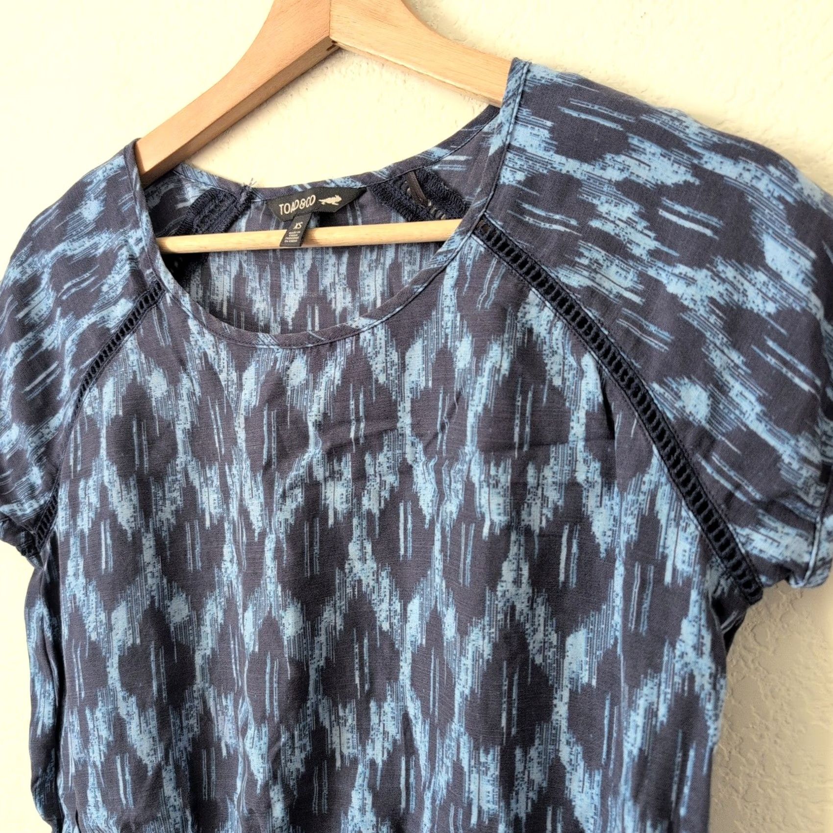 Toad&Co TOAD&CO Hillrose Tee Tunic Blue Ikat Print Drawstring Short Sleeve XS Tunic Women Geometric Crochet Lightweight Breathable Spring Summer Size 26" / US 2 / IT 38 - 7 Thumbnail