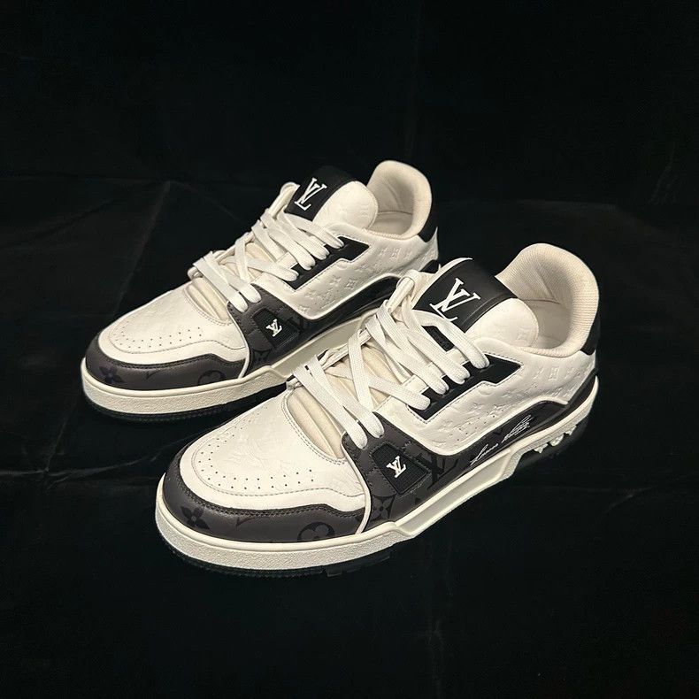 Louis Vuitton Black and white embossed Trainer board shoes