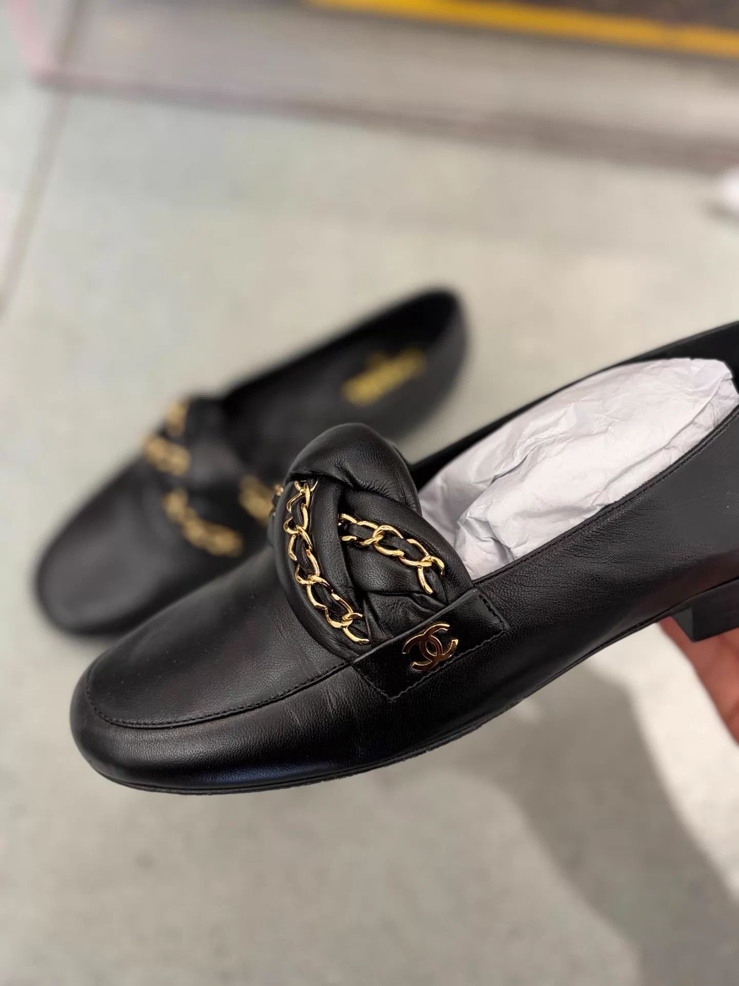 Chanel Chanel Black & Gold Leather Chain Loafer MINT 37 Size US 6.5 / IT 36.5 - 2 Thumbnail