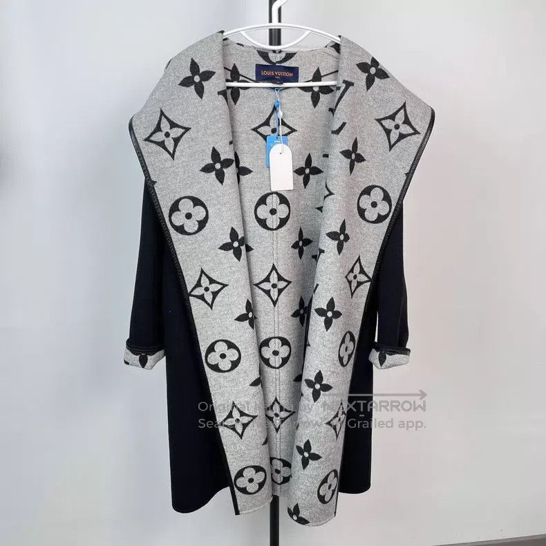 Louis Vuitton Louis Vuitton Long black bathrobe coat with full print and Size XXS / US 00 / IT 34 - 1 Thumbnail