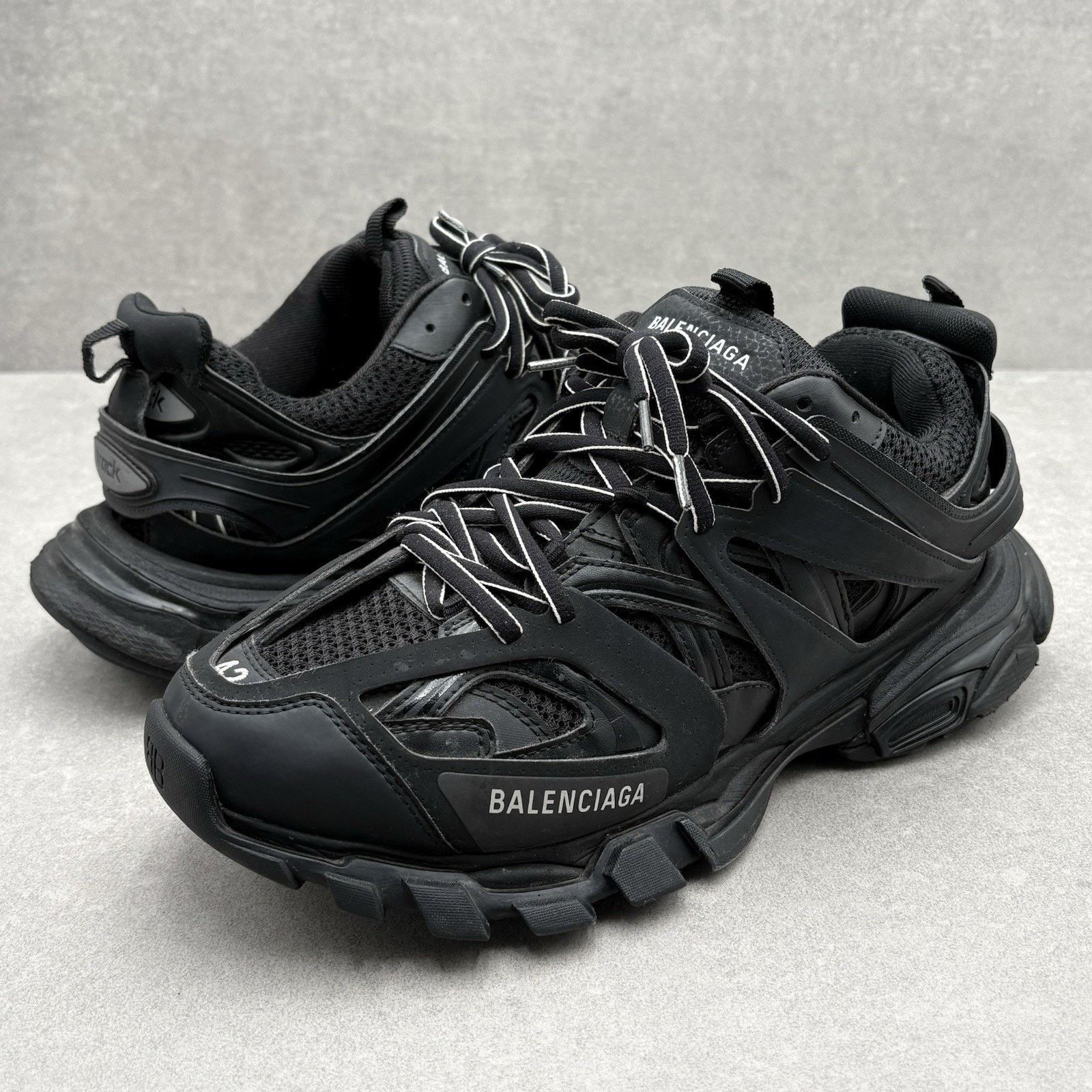 正規品Balenciaga Defender スニーカー 42サイズ ブラック Balenciaga Balenciaga defender black sneaker size 42 | Grailed