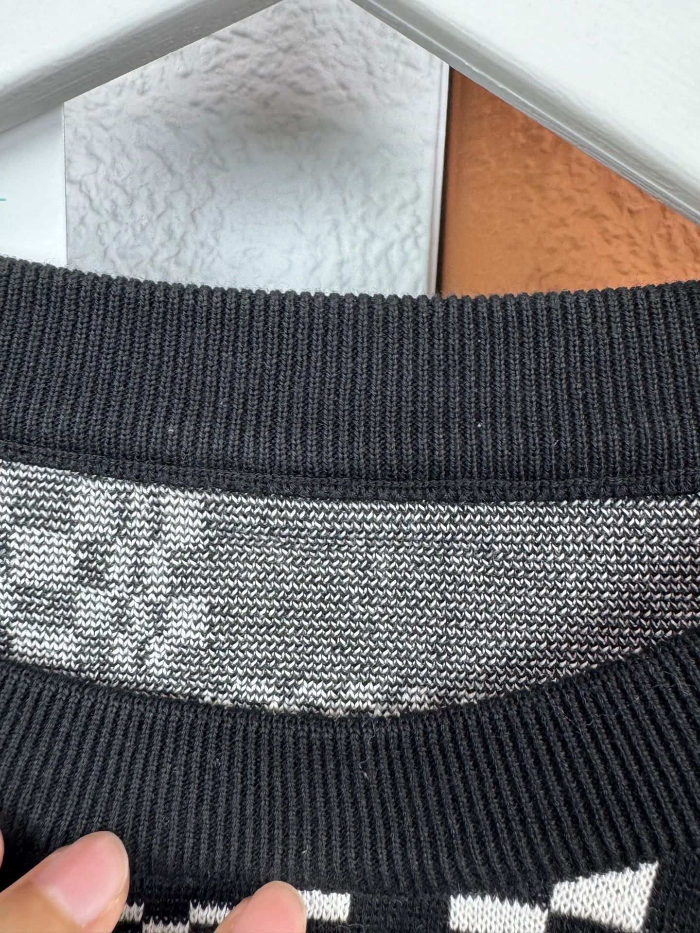 Louis Vuitton LV Black White Damier Knit Sweater S Size US S / EU 44-46 / 1 - 6 Thumbnail