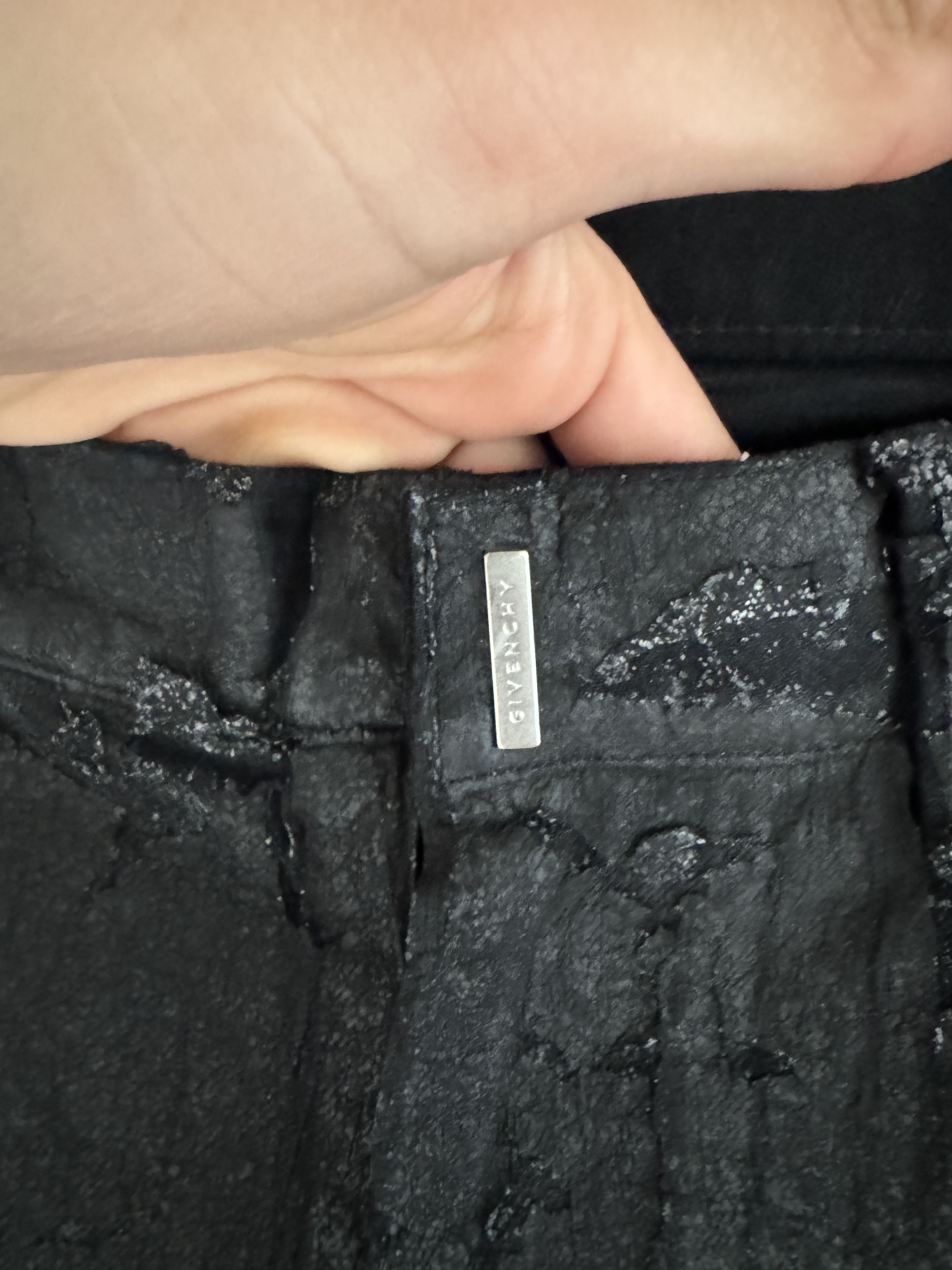 Cracked Paint Slim-Fit Denim Pants – Black