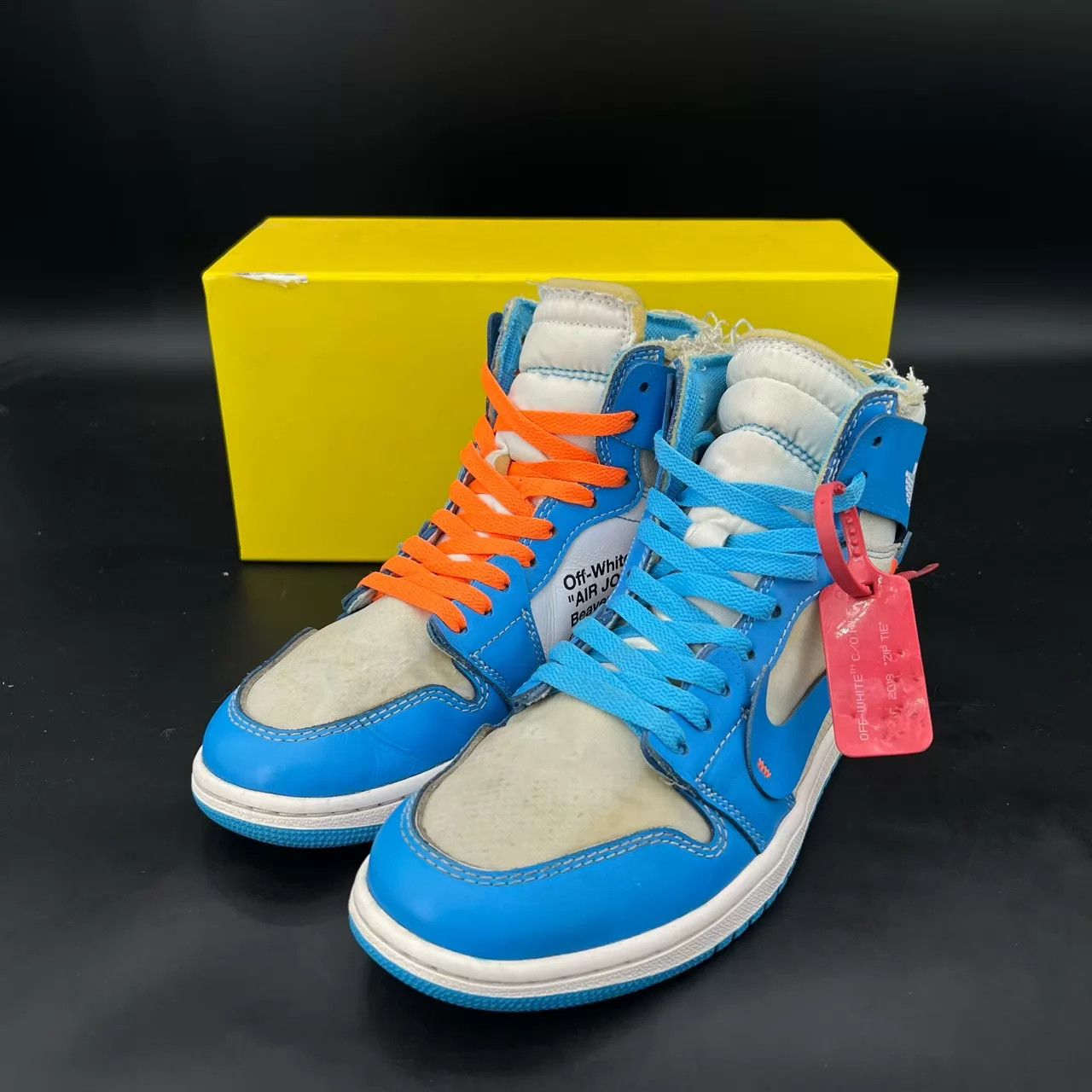 Nike Air Jordan 1 UNC 41 Dog Chewed Hooks Box & Accs Light Sole Size US 8 / EU 41 - 1 Thumbnail