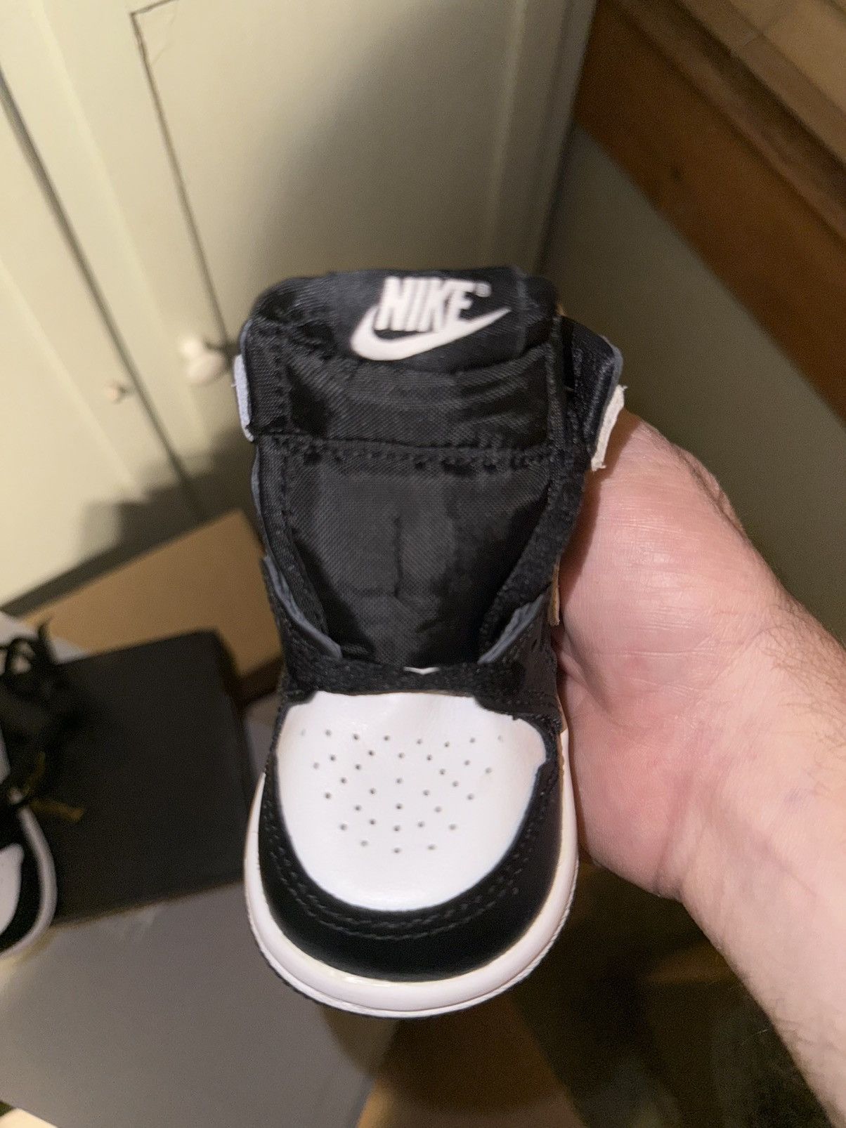 Jordan Brand NEW! Nike Air Jordan 1 Retro OG High TODDLER size 4c OG Box! Size US 5 / EU 37 - 12 Thumbnail