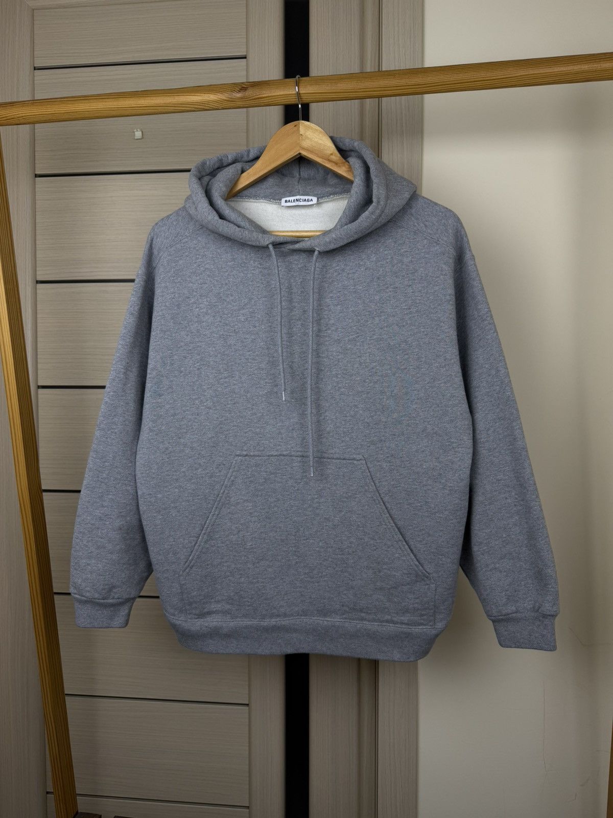 Balenciaga Balenciaga grey croped minimalist logo BB oversized hoodie Size XS / US 0-2 / IT 36-38 - 1 Thumbnail