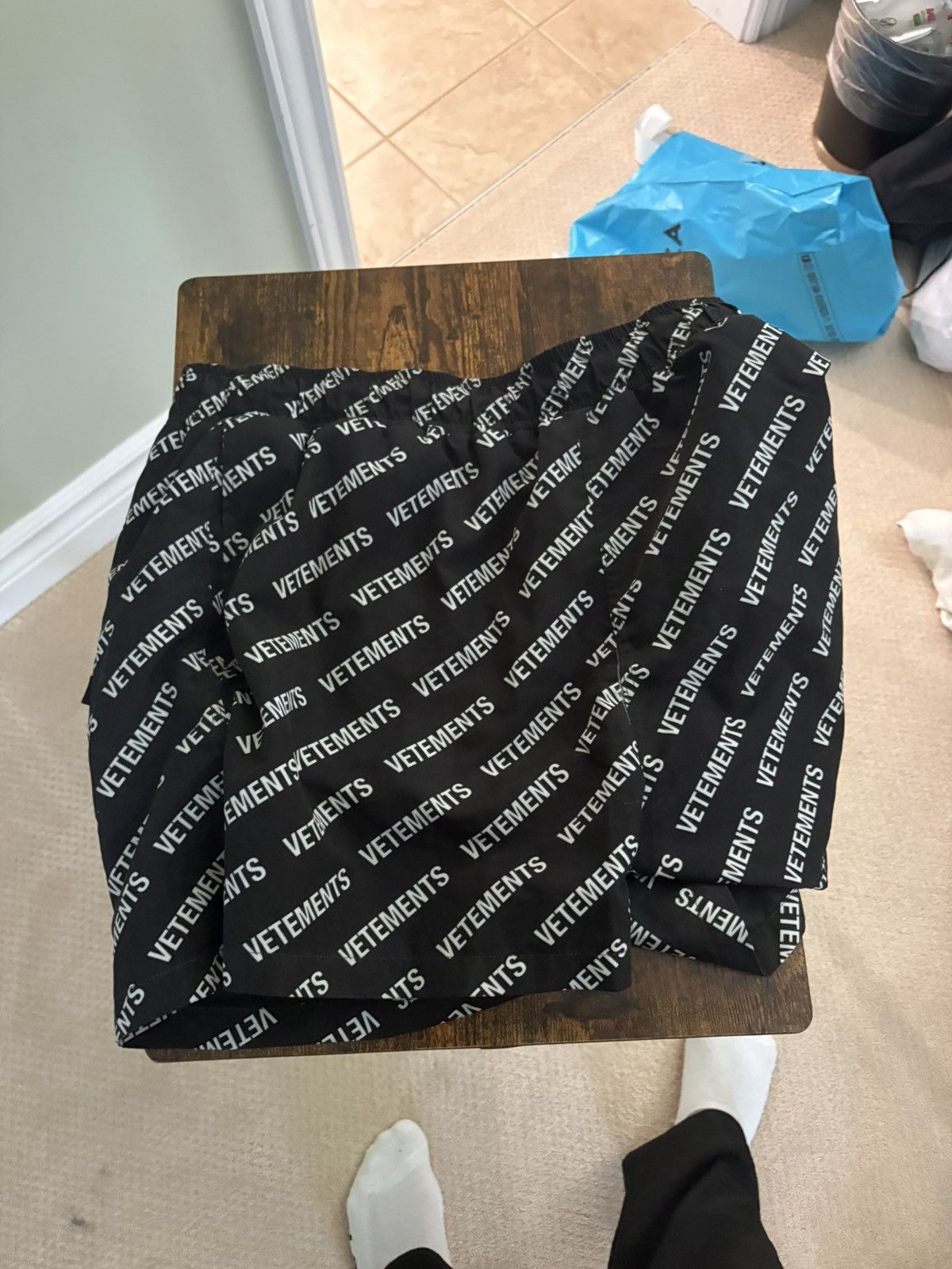 Vetements Vetements logo short Size US 32 / EU 48 - 1 Thumbnail