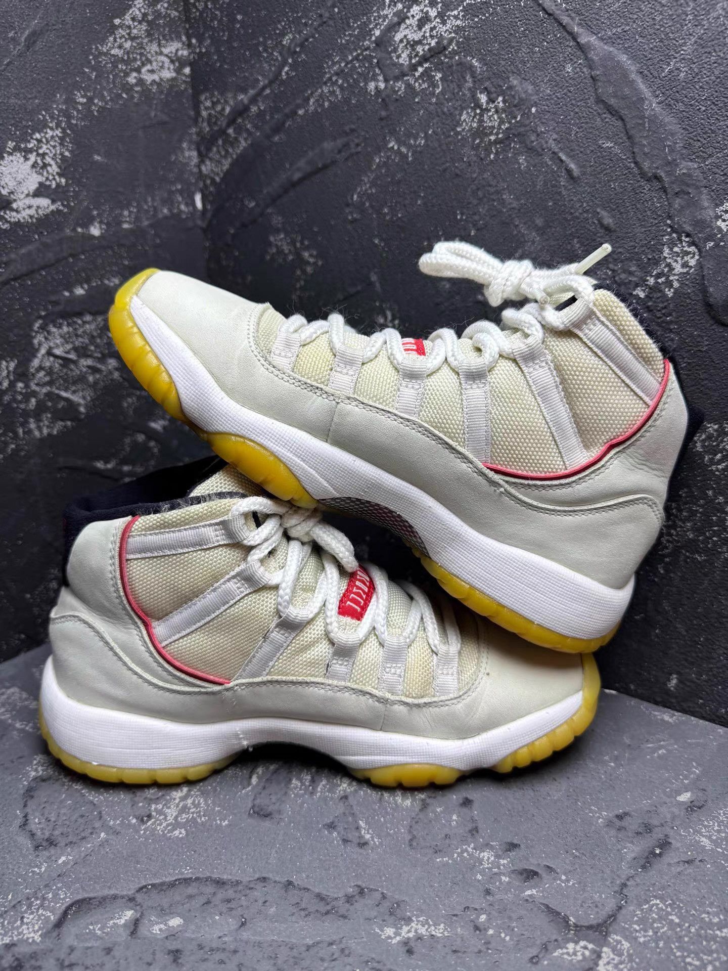 Nike Air Jordan 11 Bugs Bunny White & Red Q10 Size US 6.5 / IT 36.5 - 3 Thumbnail