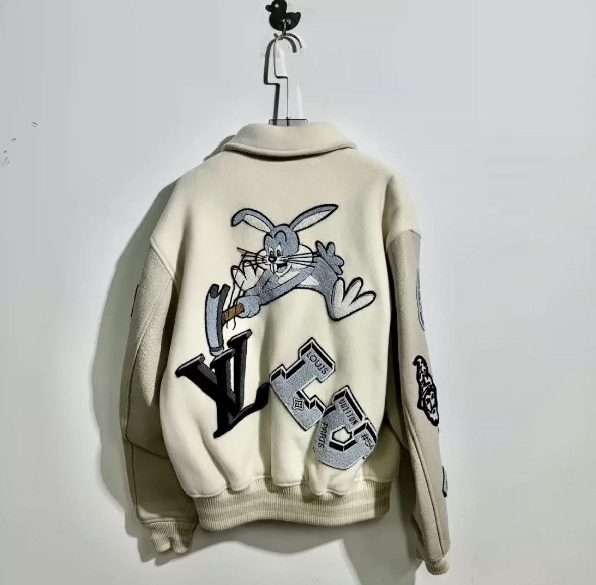 Louis Vuitton Louis Vuitton lv fw22 bugs bunny coat Size US M / EU 48-50 / 2 - 3 Thumbnail