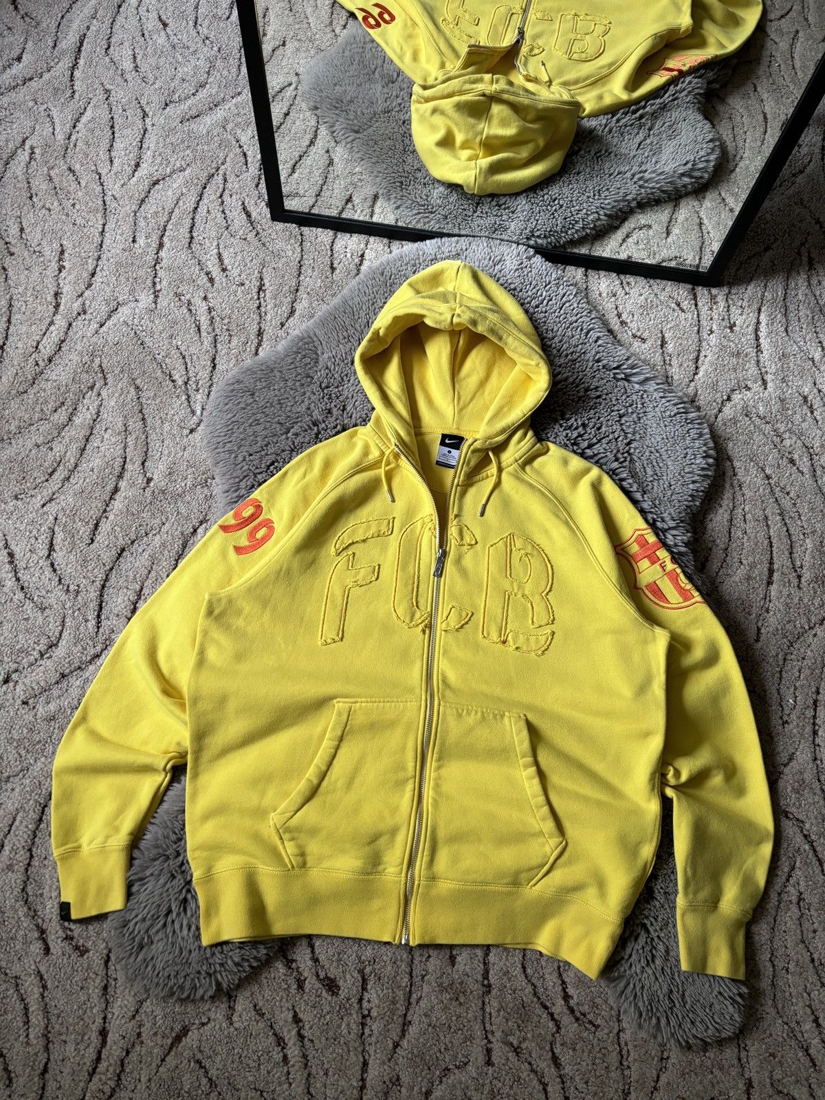 Japanese Brand × Nike × Vintage Nike Vintage FCB Barcelona Big Logo Y2K zip hoodie Size US L / EU 52-54 / 3 - 1 Thumbnail