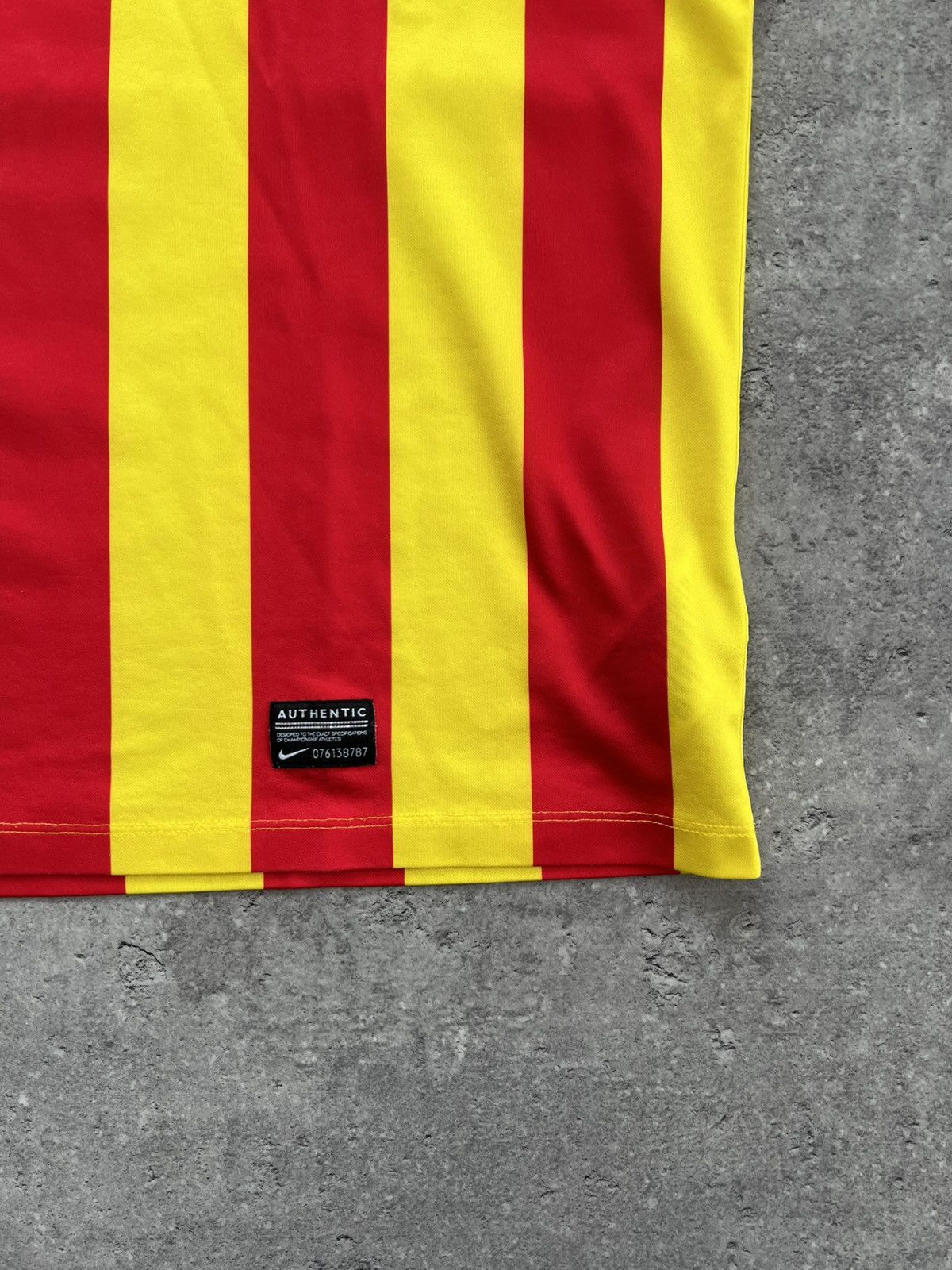 Nike 2013/2014 Nike FC Barcelona Vintage Soccer Jersey T-Shirt Size US XL / EU 56 / 4 - 5 Thumbnail