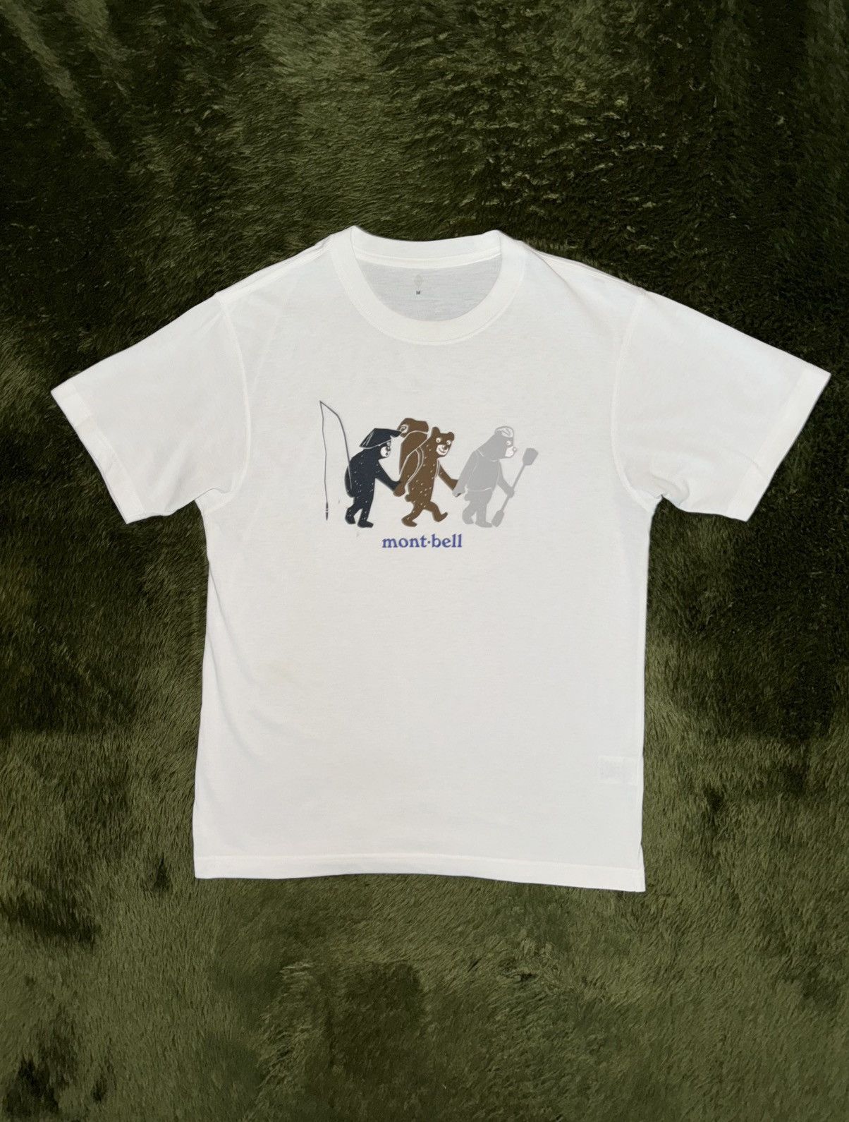 Montbell [M] 00s Montbell Japan Japanese Bear Graphic Sports T-Shirt Size US M / EU 48-50 / 2 - 1 Thumbnail