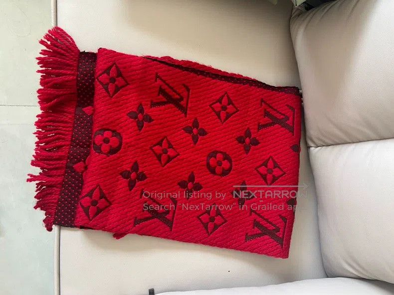 Louis Vuitton Louis Vuitton Red Scarf Size ONE SIZE - 1 Thumbnail