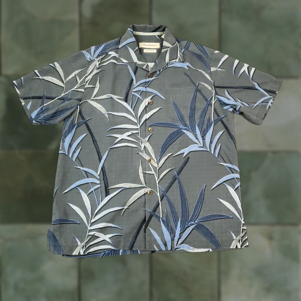 Tommy Bahama Tommy Bahama Hawaiian Floral Button Up Shirt Mens Small Gray 100% Silk Size US S / EU 44-46 / 1 - 1 Thumbnail