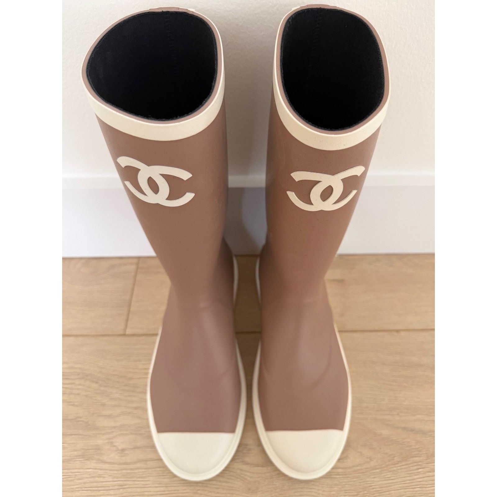 Chanel Chanel Beige White Caoutchouc CC Rubber Rain Boots 40 Size US 10 / IT 40 - 18 Thumbnail