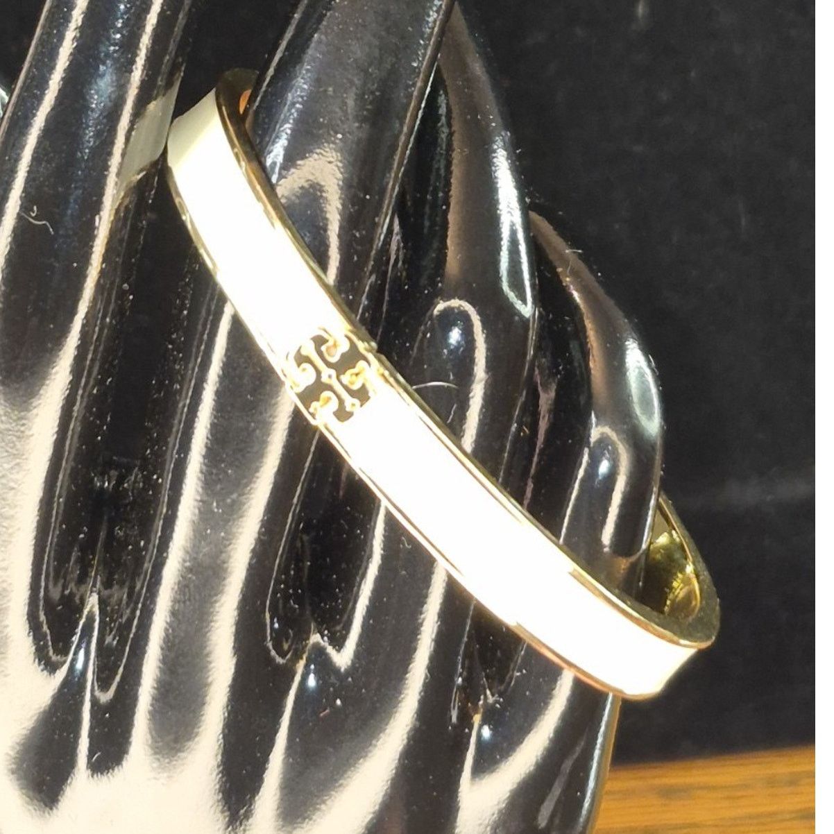 Tory Burch Tory Burch Kira White Enamel Bangle 18K Gold‑Plated Sz 17.5 Size ONE SIZE - 5 Thumbnail
