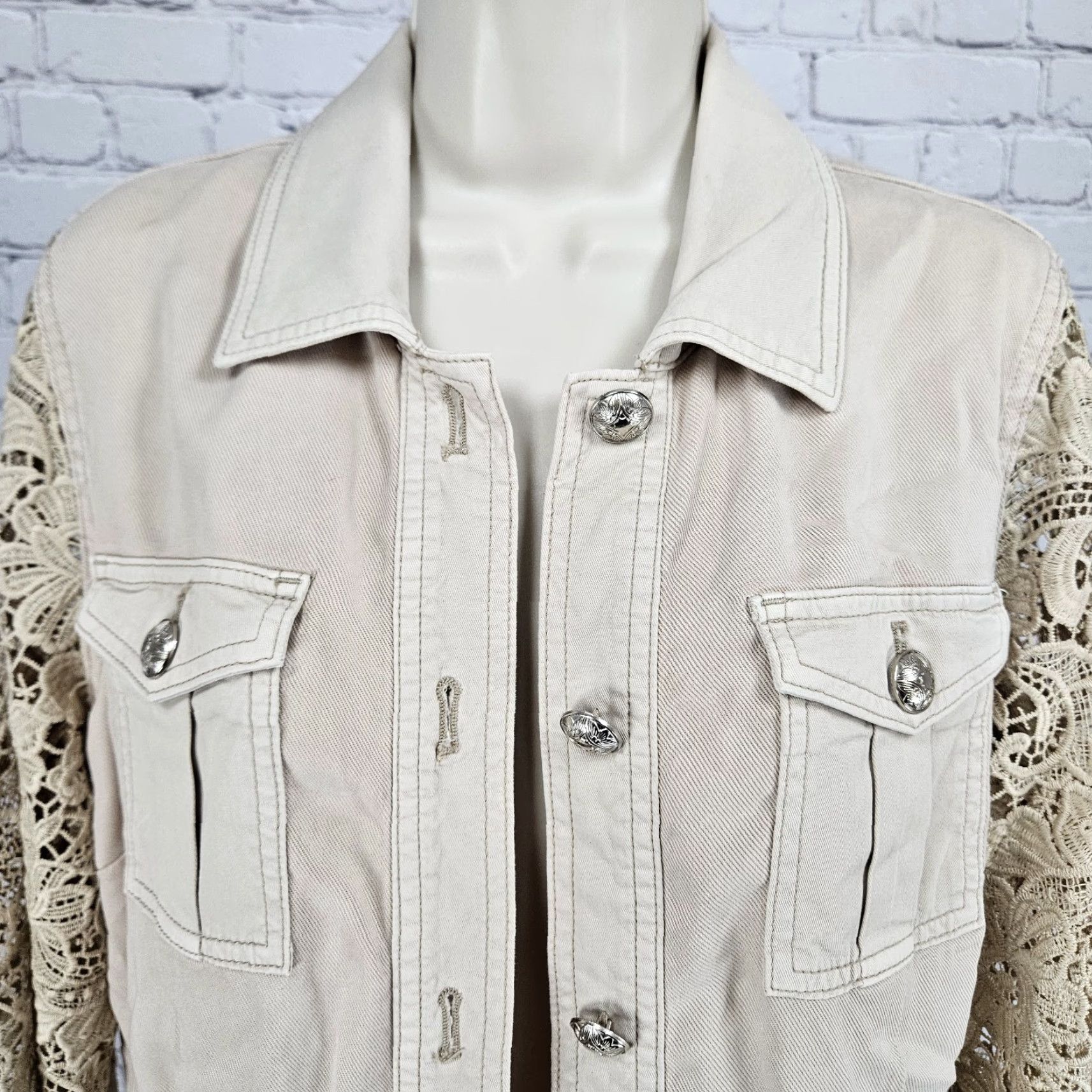 White House Black Market White House Black Market Beige Lace Long Sleeve Buttoned Utililty Jacket 10 Womens Size L / US 10 / IT 46 - 6 Thumbnail