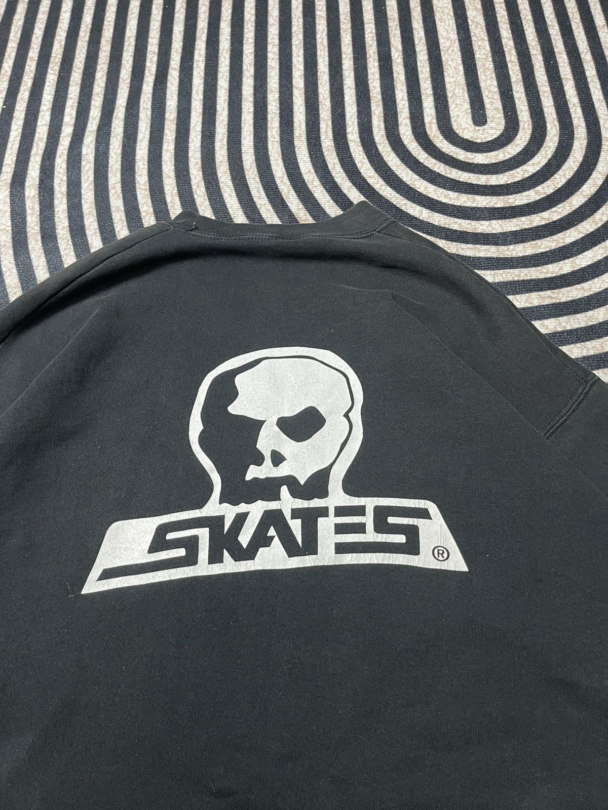 Fruit Of The Loom 90s OG SKULL SKATES SKATEBOARD SWEATSHIRT SUN FADED Size US XL / EU 56 / 4 - 13 Thumbnail