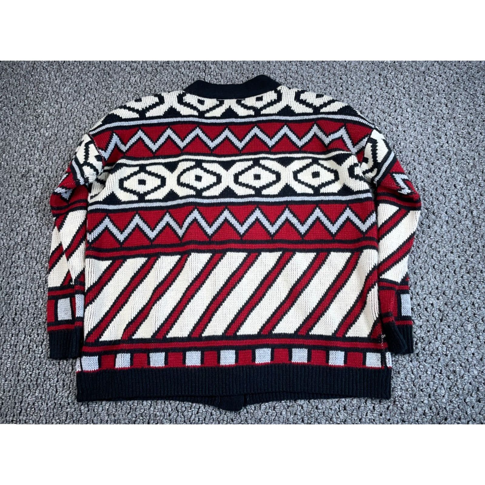 Forever 21 FOREVER 21 Geometric Pattern Cardigan Women's M Red White Black Sweater Size M / US 6-8 / IT 42-44 - 2 Thumbnail