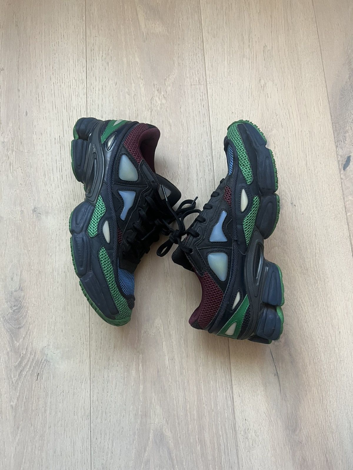 Adidas × Raf Simons Raf simons adidas size 8 ozweego 2 red green Size US 8 / EU 41 - 2 Thumbnail