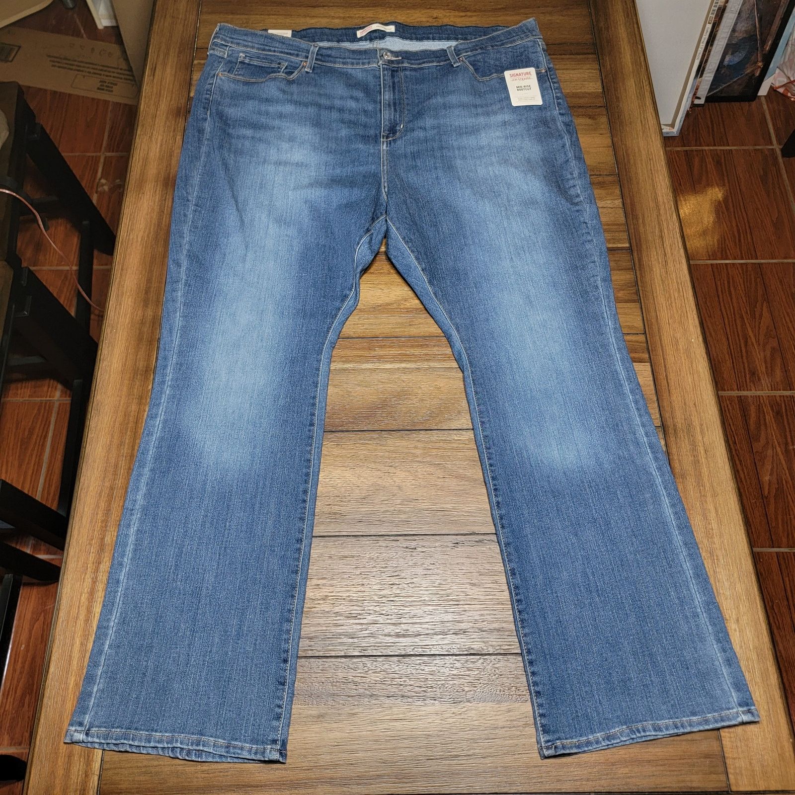 Levi's Levi Strauss Signature Mid-Rise Bootcut Jeans - Size 24M NWT Size 42" / US 20 - 1 Thumbnail