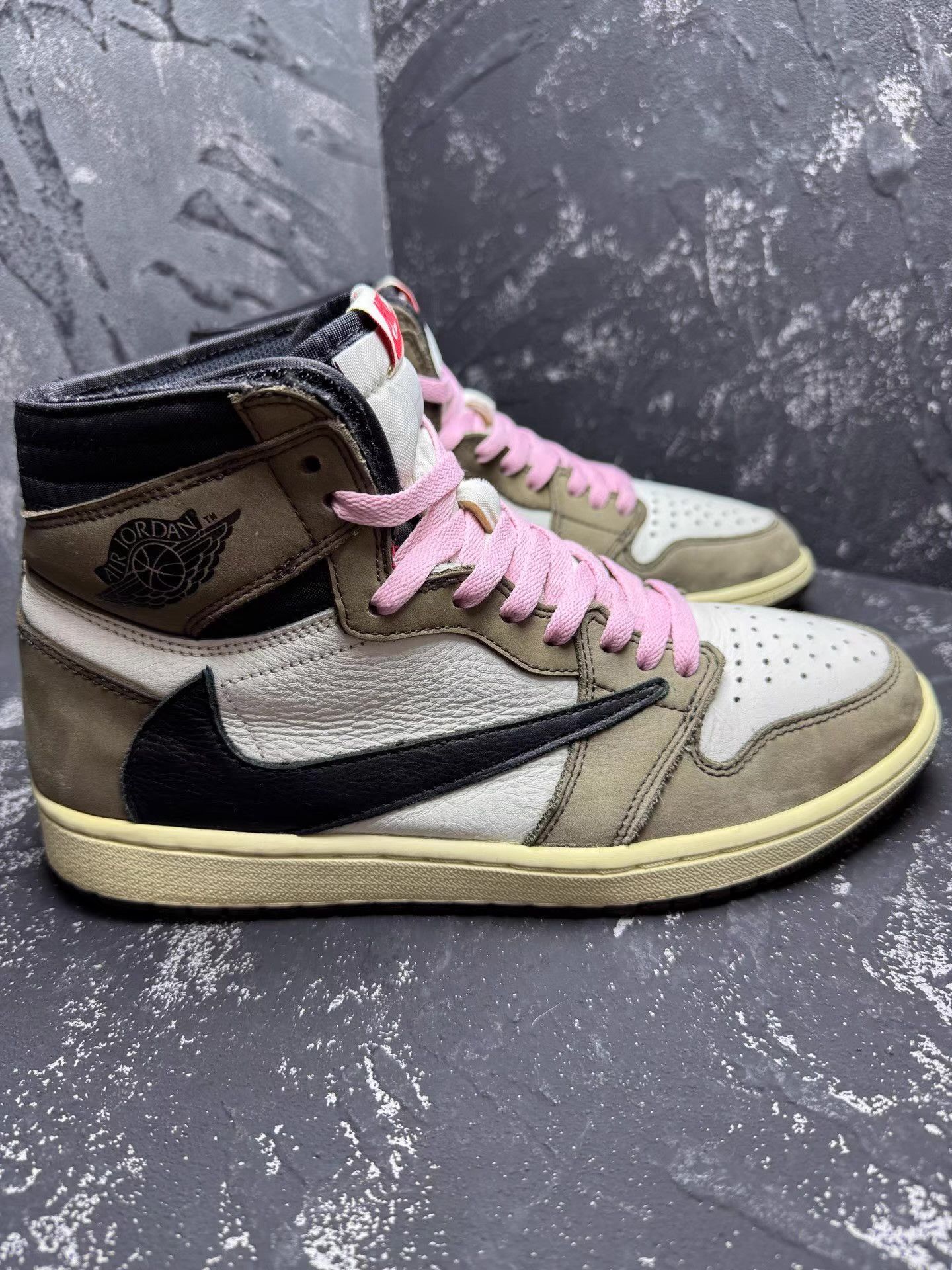 Nike Travis Scott x Air Jordan 1 High Reverse Swoosh 1.0 Q10 Size US 9.5 / EU 42-43 - 6 Thumbnail