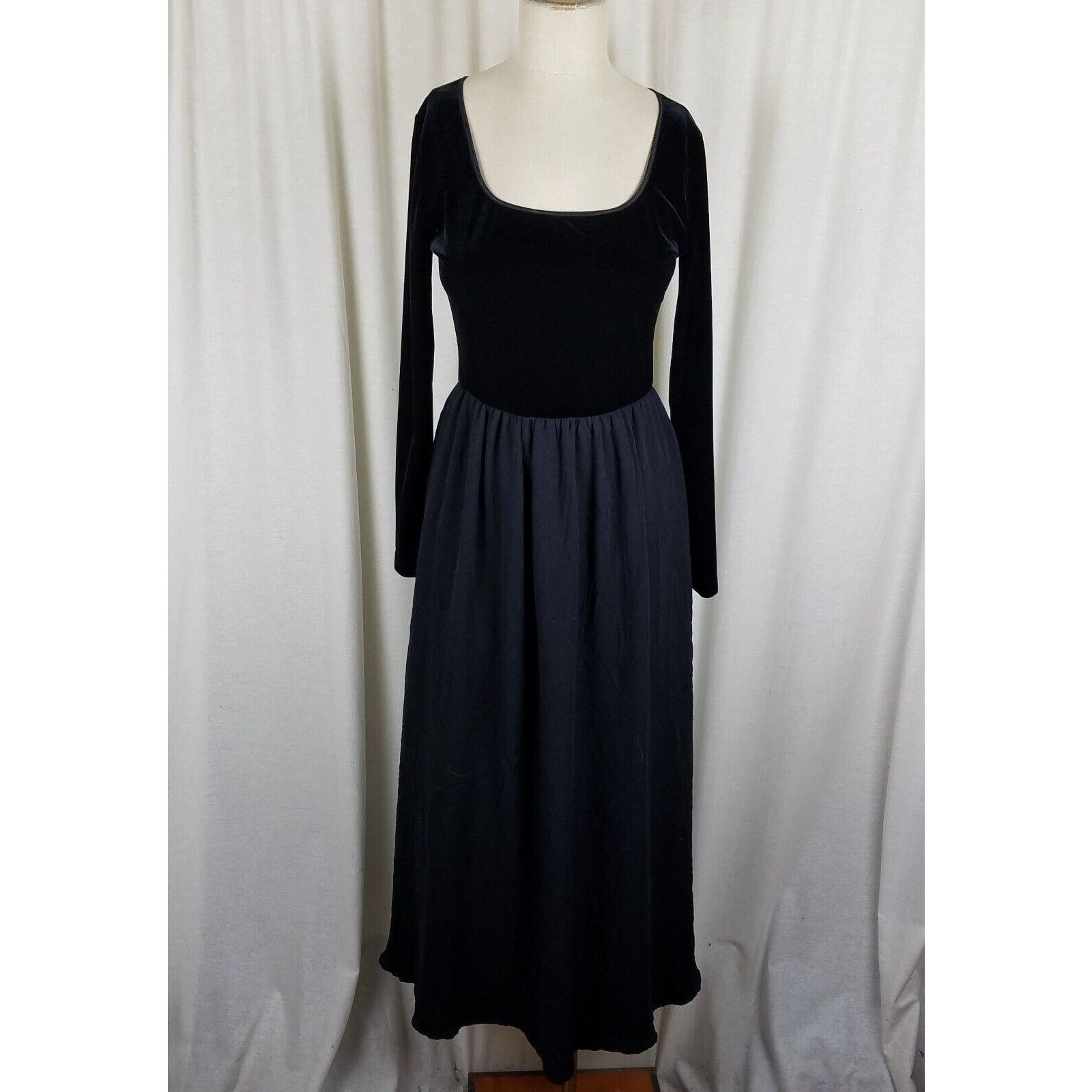 Laura Ashley Laura Ashley Velvet Silk Maxi Dress Cottagecore Prairie Size M / US 6-8 / IT 42-44 - 1 Thumbnail
