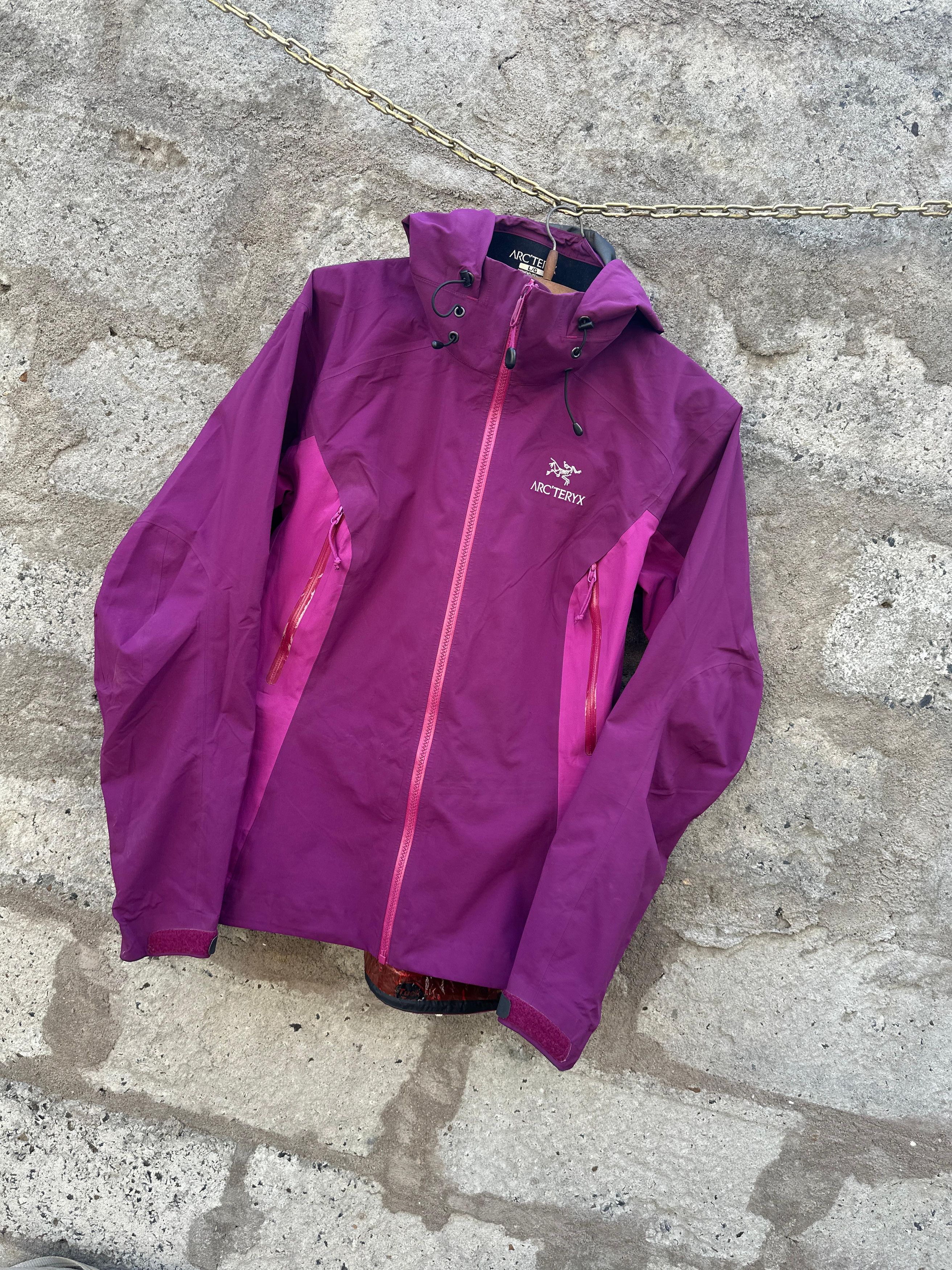 Arc'teryx Arc'teryx Women's GORE-TEX Hard Shell Jacket (Beta AR) Size US L / EU 52-54 / 3 - 2 Thumbnail