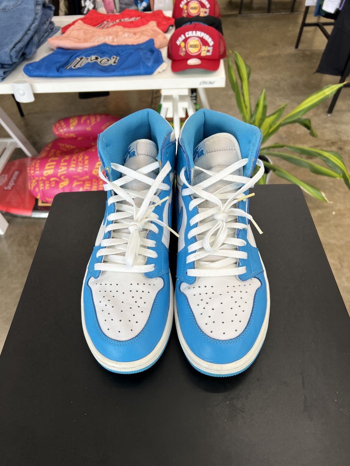 Jordan Brand × Nike Air Jordan 1 UNC Sz. 12.5 (2015) Size US 12.5 / EU 45-46 - 2 Thumbnail