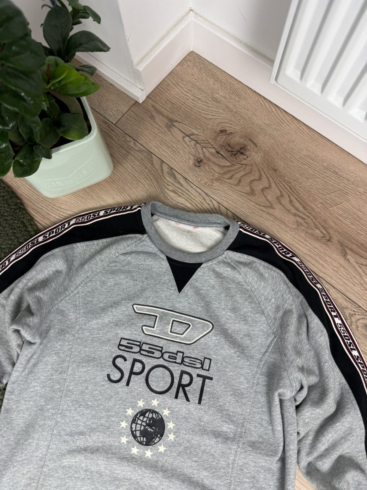 Diesel Diesel Vintage Big logo Sweatshirt Rare Size US S / EU 44-46 / 1 - 5 Thumbnail