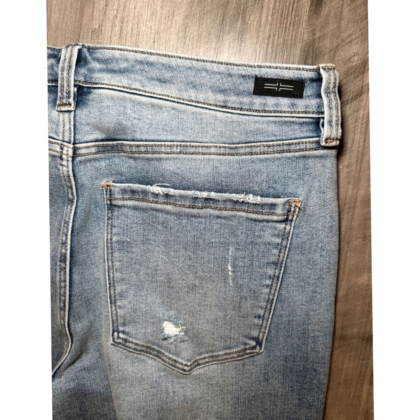 Vintage VINTAGE Liverpool Jeans Molly Cropped Distressed Daroga Blue 12 Women's 12 Cropped Jeans Blue Distressed Crop Straight 27" Inseam Mens Womens Girls Size 34" / US 12 / IT 48 - 4 Thumbnail