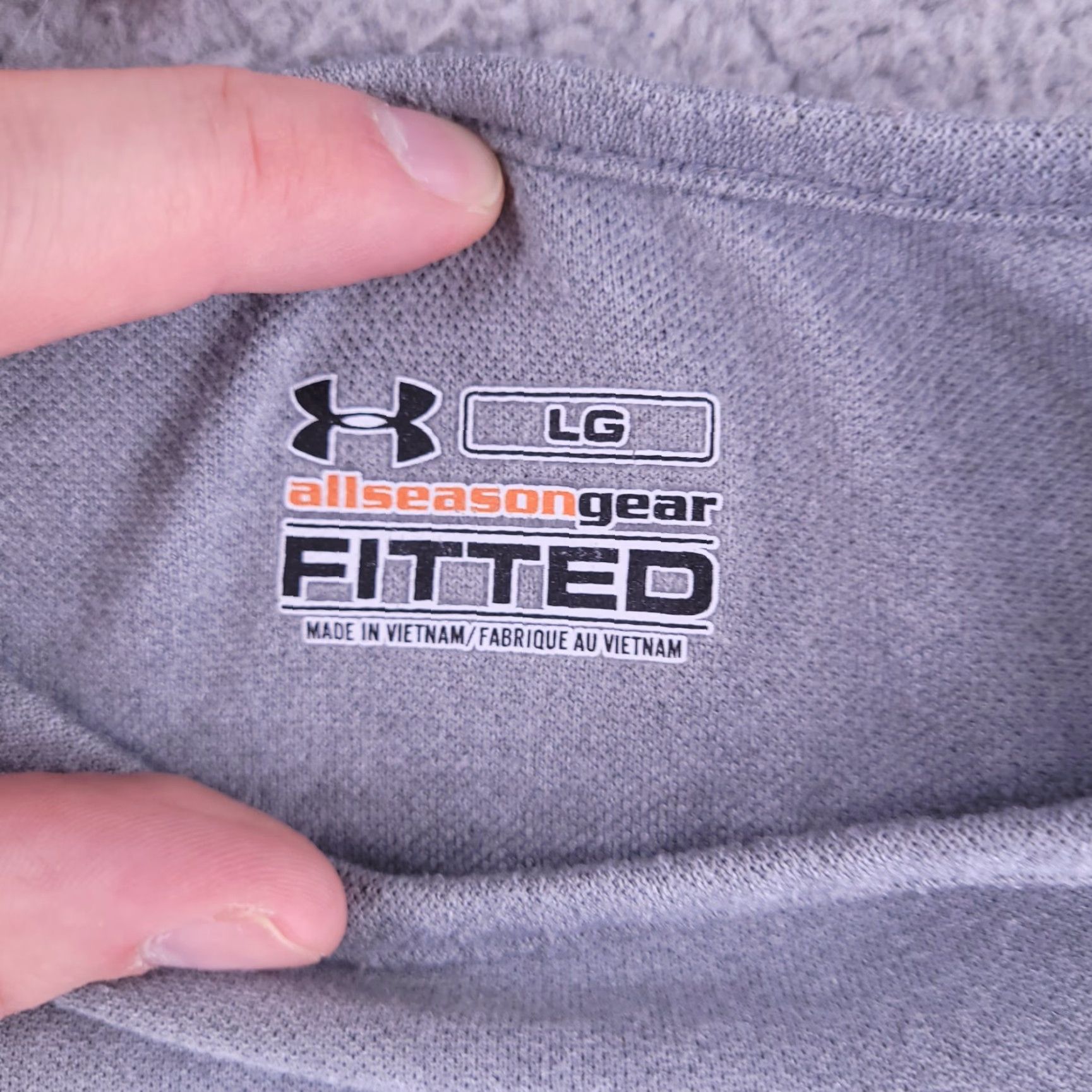 Under Armour Under Armour Shirt Womens Large Gray Long Sleeve Running Fitted Thumb Holes Size L / US 10 / IT 46 - 4 Thumbnail
