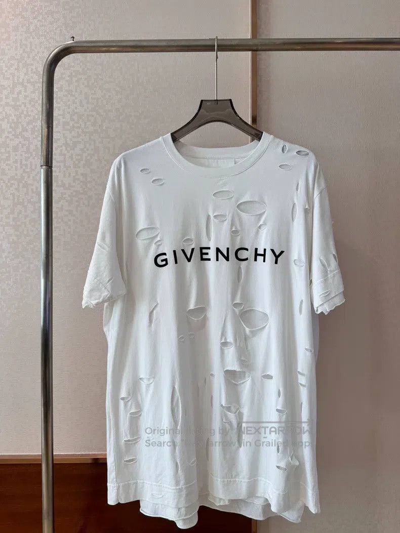 Givenchy Givenchy White Destroyed Short Sleeve Size M Size US M / EU 48-50 / 2 - 1 Thumbnail