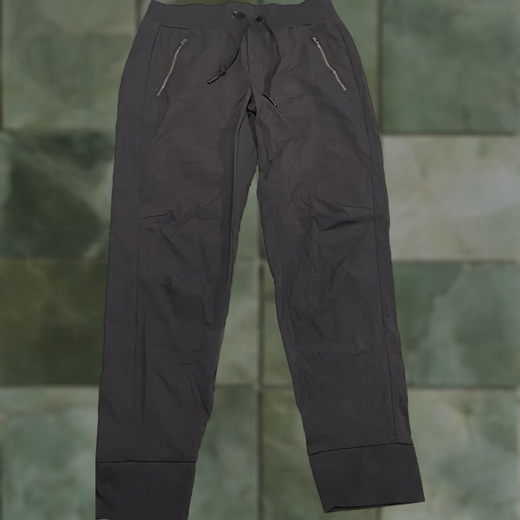 Athleta Athleta Trekkie North Jogger Pants Womens 4 Black Size 27" / US 4 / IT 40 - 1 Thumbnail