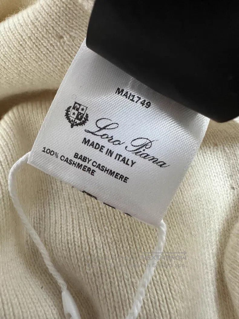 Loro Piana Loro Piana Off-white V-neck long-sleeve knit top Size XS / US 0-2 / IT 36-38 - 6 Thumbnail