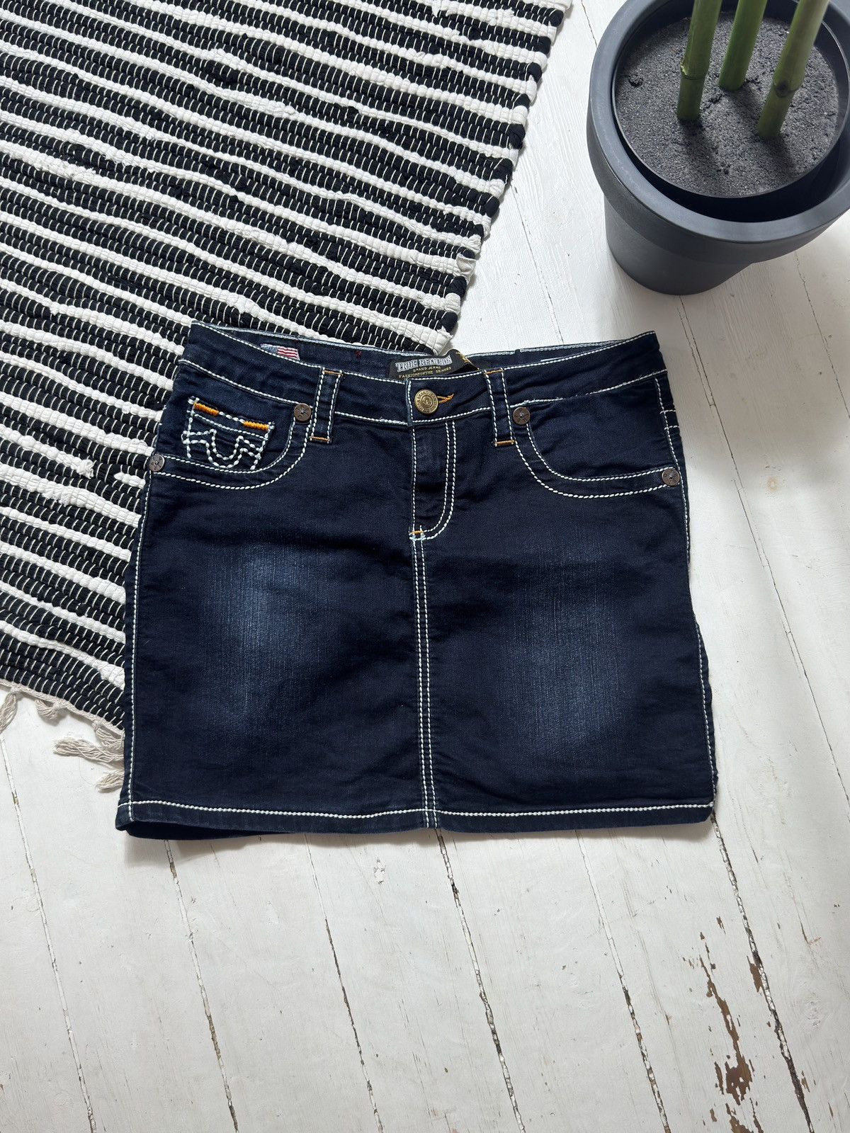 True Religion VINTAGE TRUE RELIGION 2000s MINI DENIM SKIRT Size 30" / US 8 / IT 44 - 2 Thumbnail