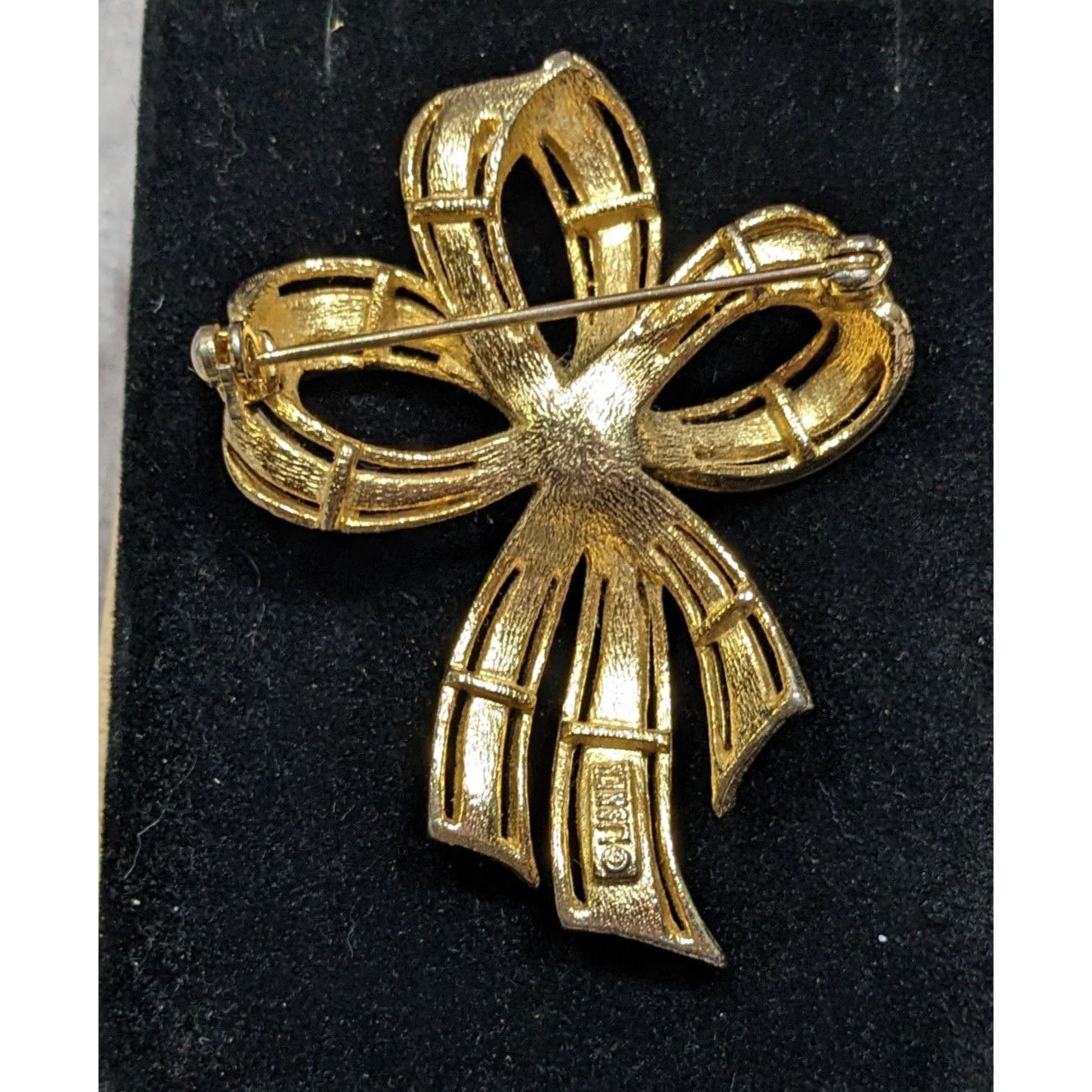 Other Vintage Lisner Gold Town Bow Brooch With Faux Pearl Accent Size ONE SIZE - 4 Thumbnail