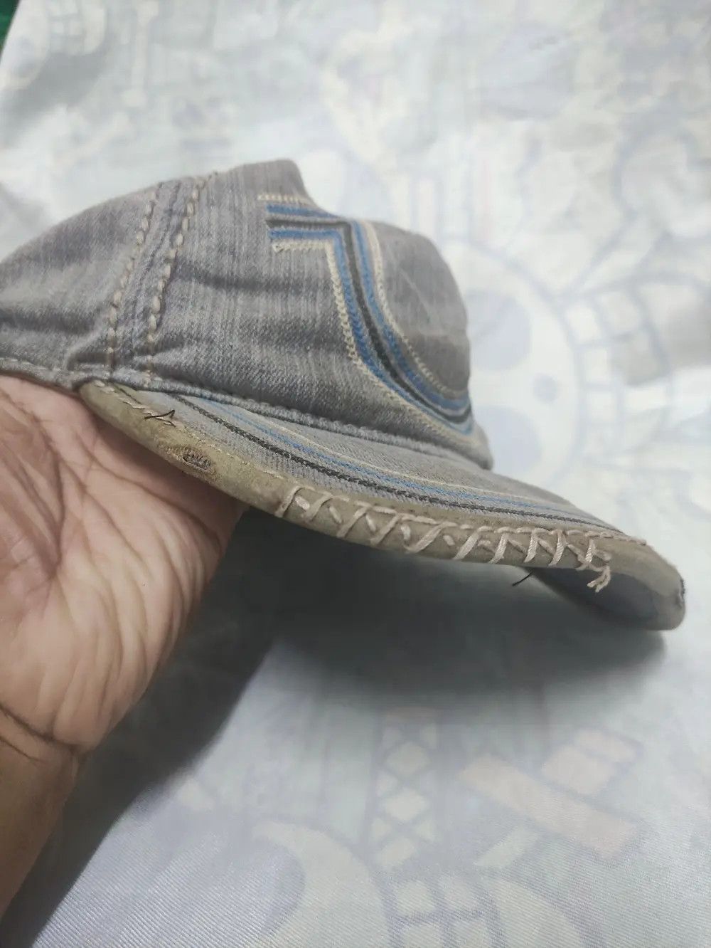True Religion TRUE RELIGION RARE DESIGN DISTRESSED GRAY DENIM CAP Size ONE SIZE - 4 Thumbnail