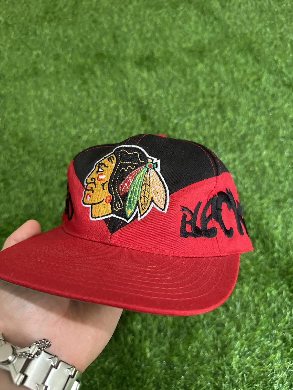 NHL Vintage nhl chicago blackhawks graffiti hat Size ONE SIZE - 1 Thumbnail