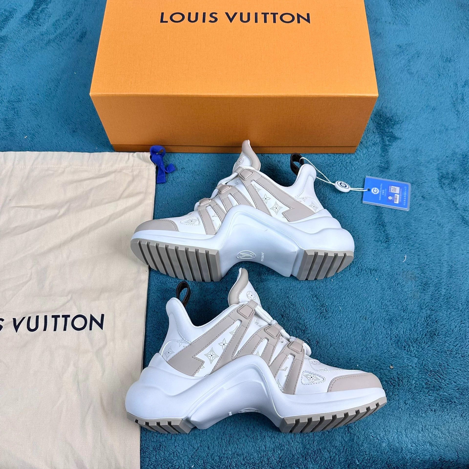 Louis Vuitton LV Dad Sneakers 1.0 Elephant Gray EU35.5 Size US 4.5 / IT 34.5 - 3 Thumbnail