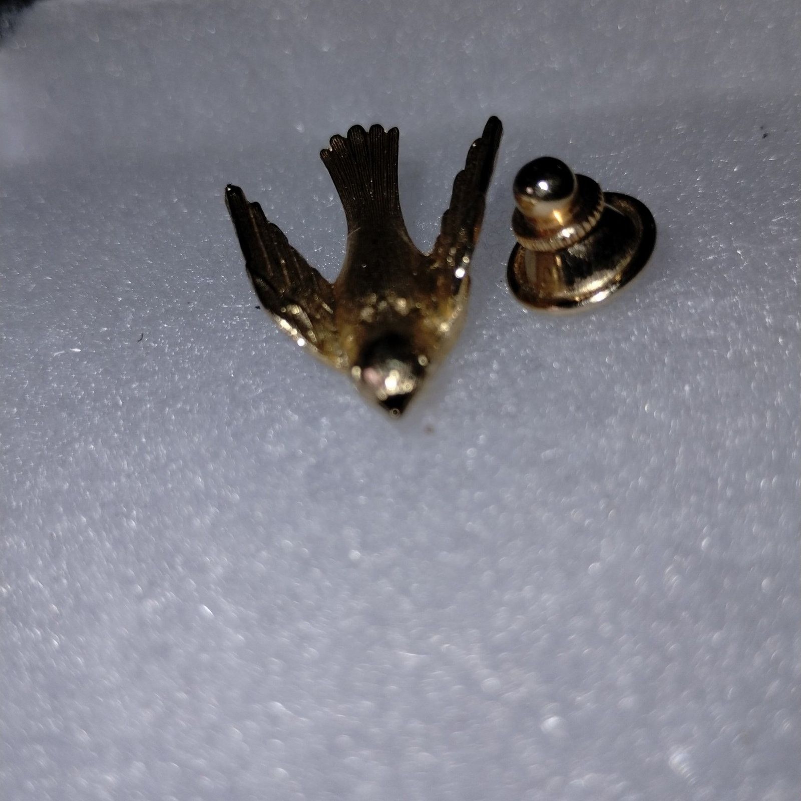 Vintage Very beautiful golden Bird lapel pin Size ONE SIZE - 1 Preview