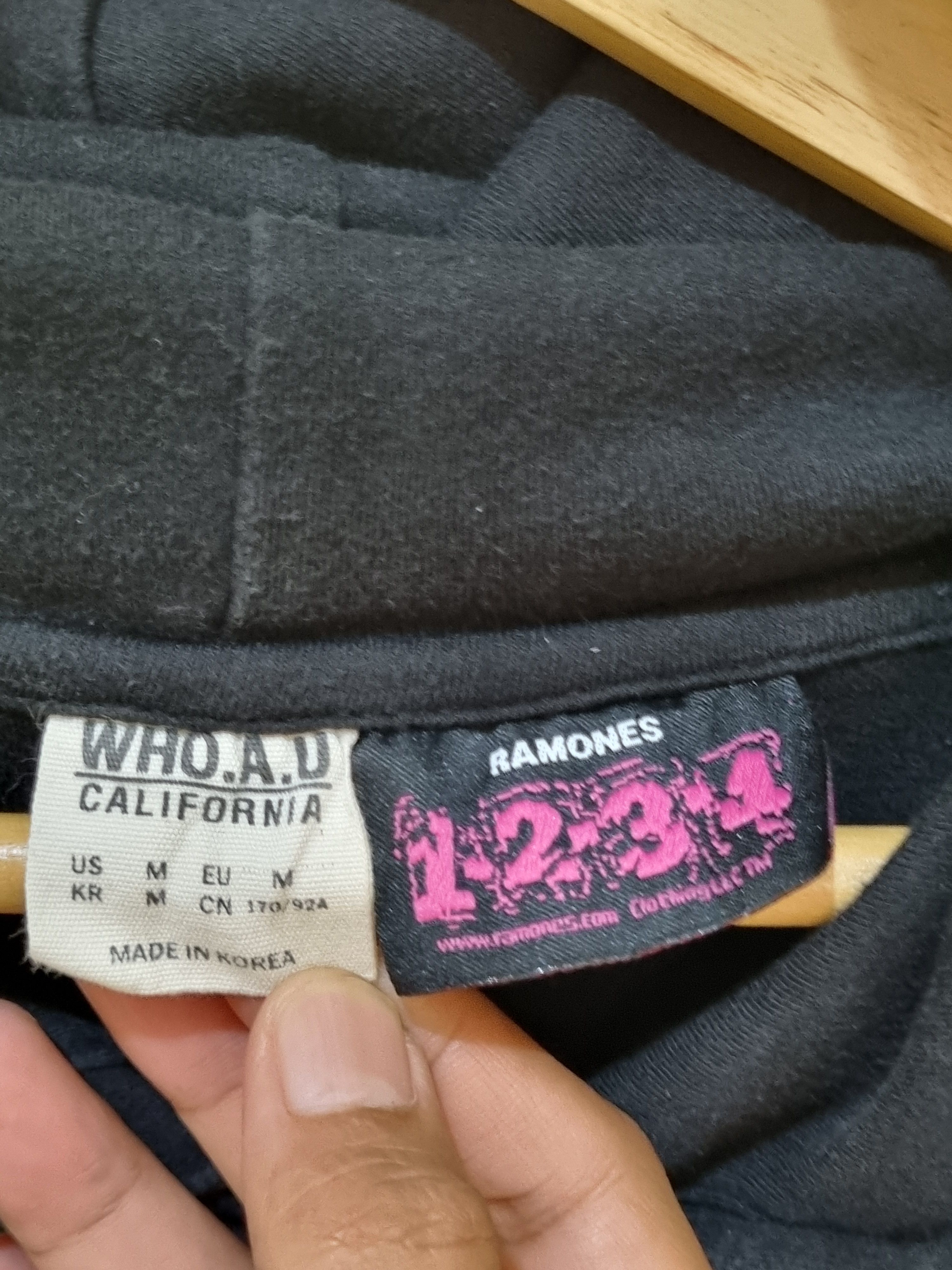 Band Tees Ramones WHO.A.U hoodie Size US M / EU 48-50 / 2 - 4 Thumbnail