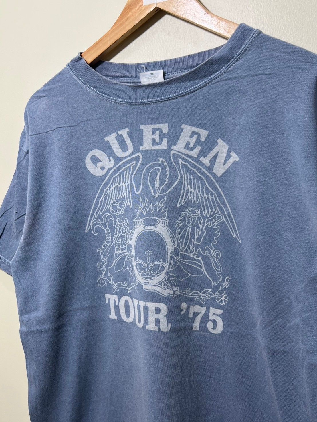 Vintage Vintage 00's Queen shirt Tour bnz01 Size US M / EU 48-50 / 2 - 1 Thumbnail