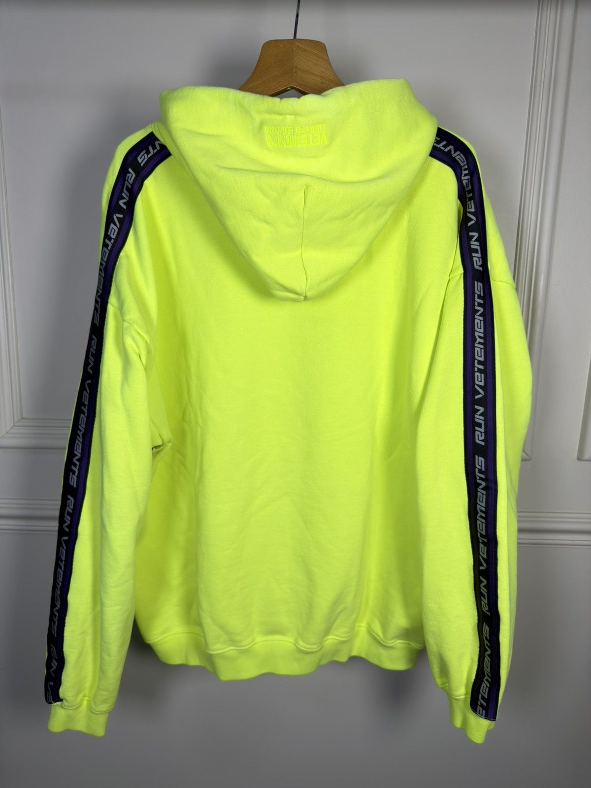 Vetements *RARE* VETEMENTS RUN TAPE LOGO OVERSIZED SWEATER HOODIE Size US M / EU 48-50 / 2 - 11 Thumbnail